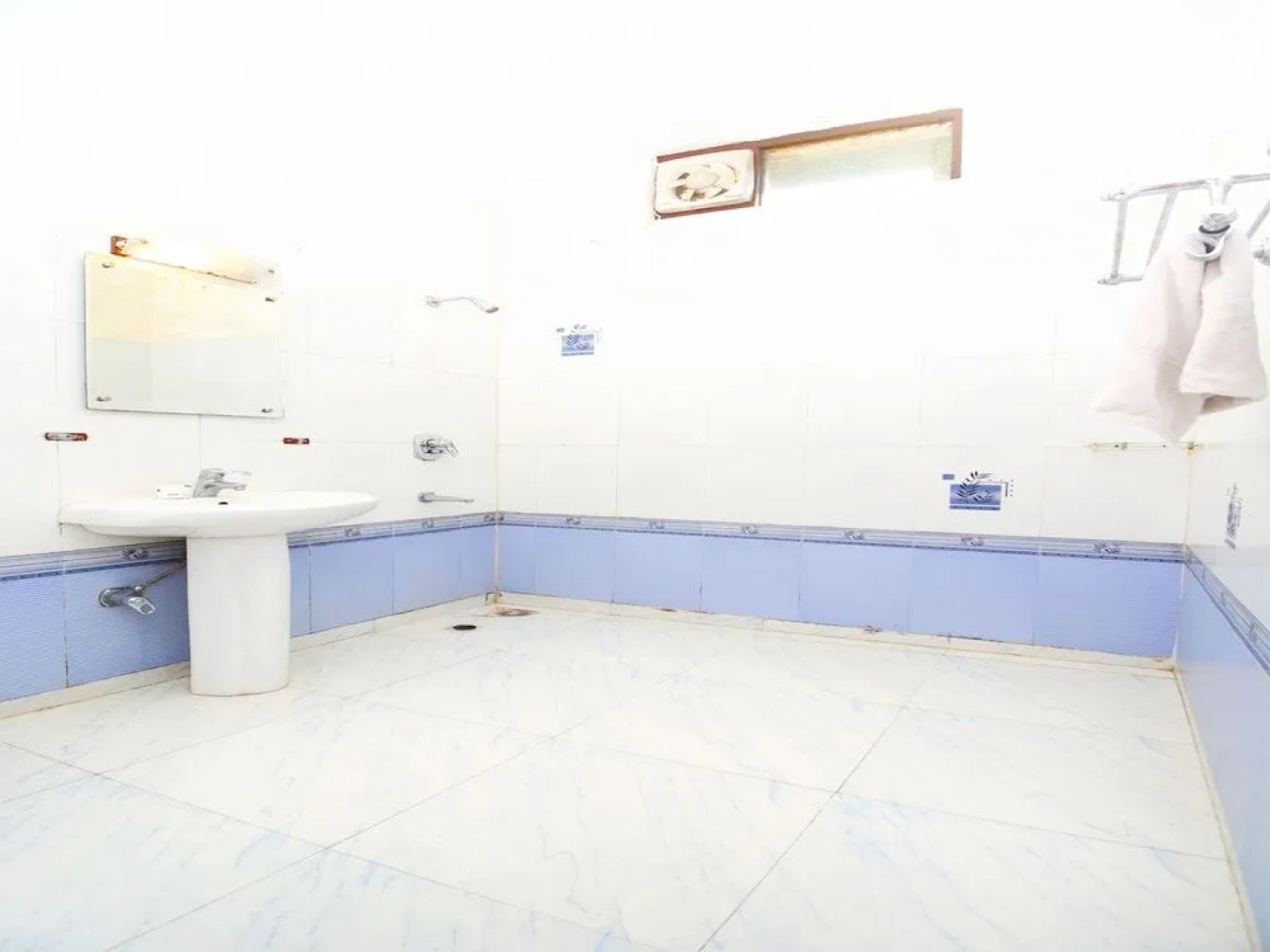 Oyo 37208 Dlm Valley Resorts