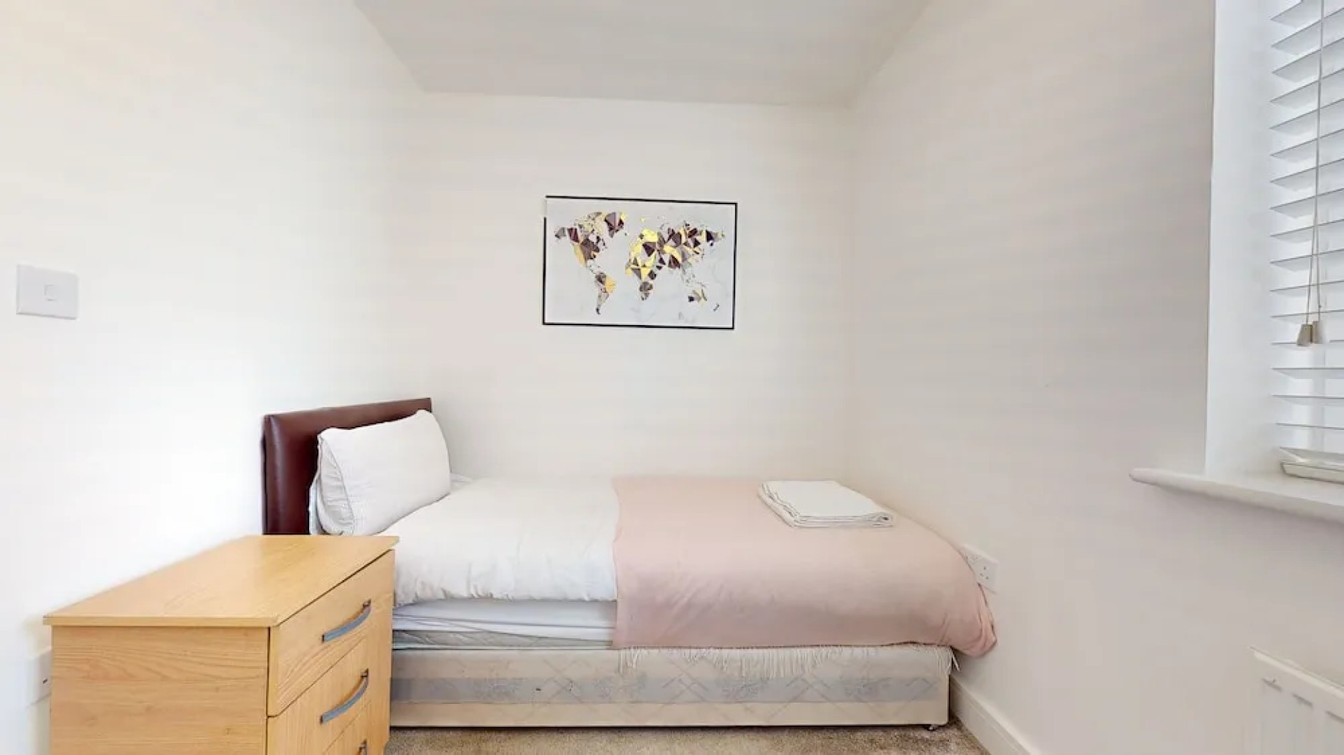 Tms Lovely 5-bed House in Stanford-le-hope