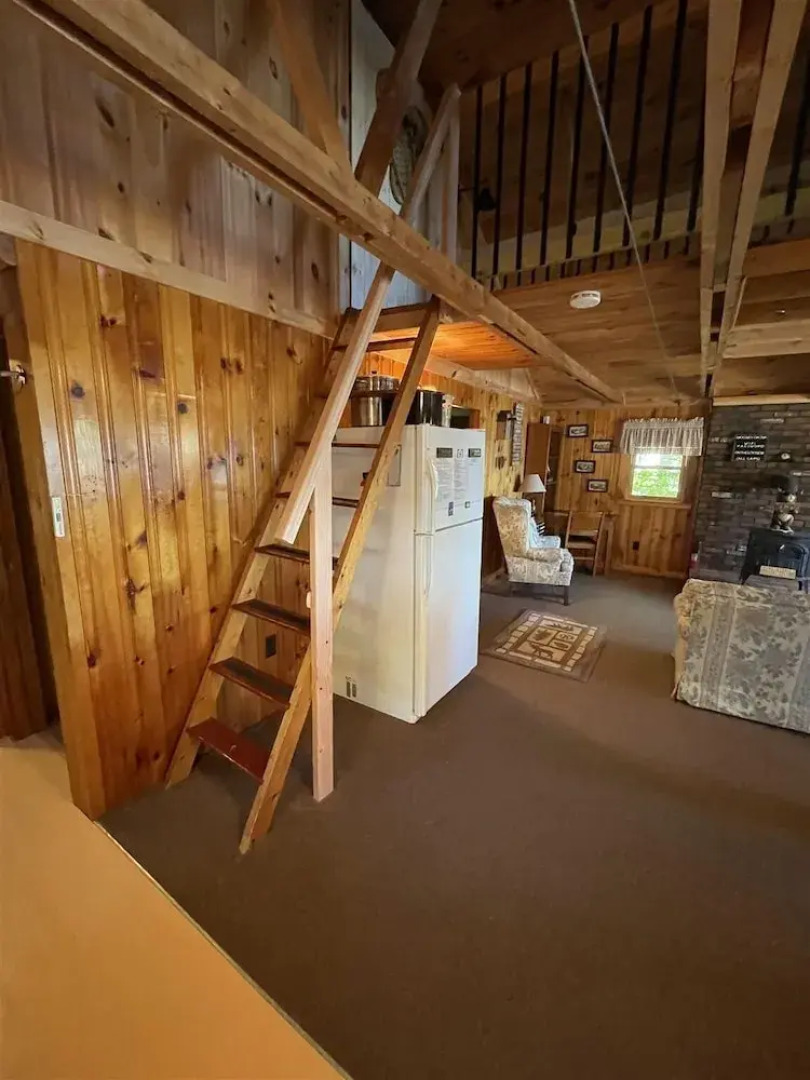 Moosey On Inn Limit 8 2 Bedroom Cottage by RedAwning