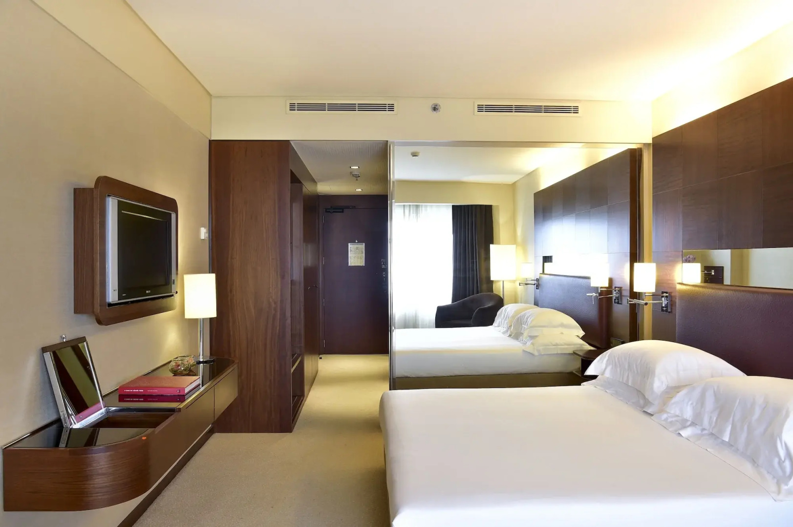 Porto Palácio Hotel by The Editory