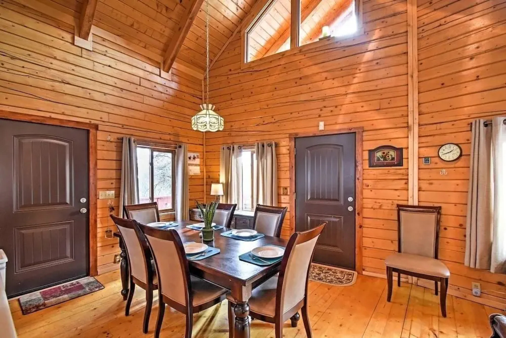 Secluded W/ Game Room & Huge Wraparound Deck 3 Bedroom Cabin