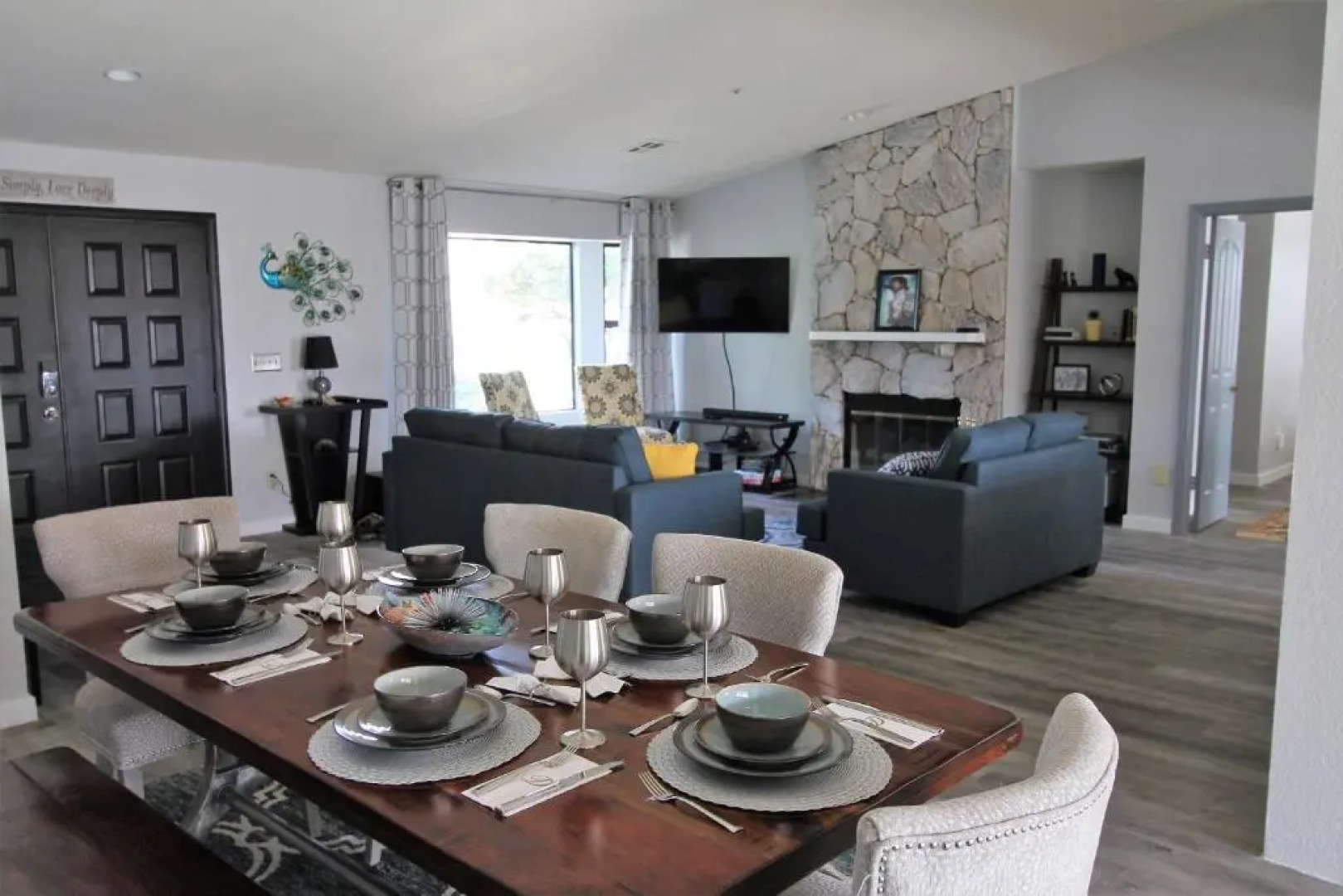 Comfortable vacation property 12 minutes from downtown.