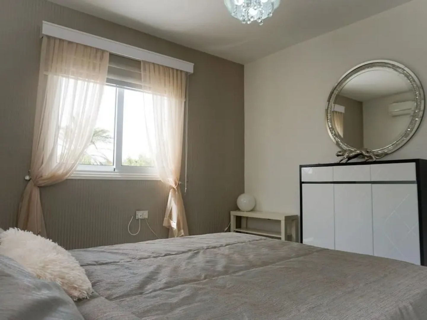 Sonia's Angel House- 300 Meters From the Beach, Newly Renovate Central Apartment