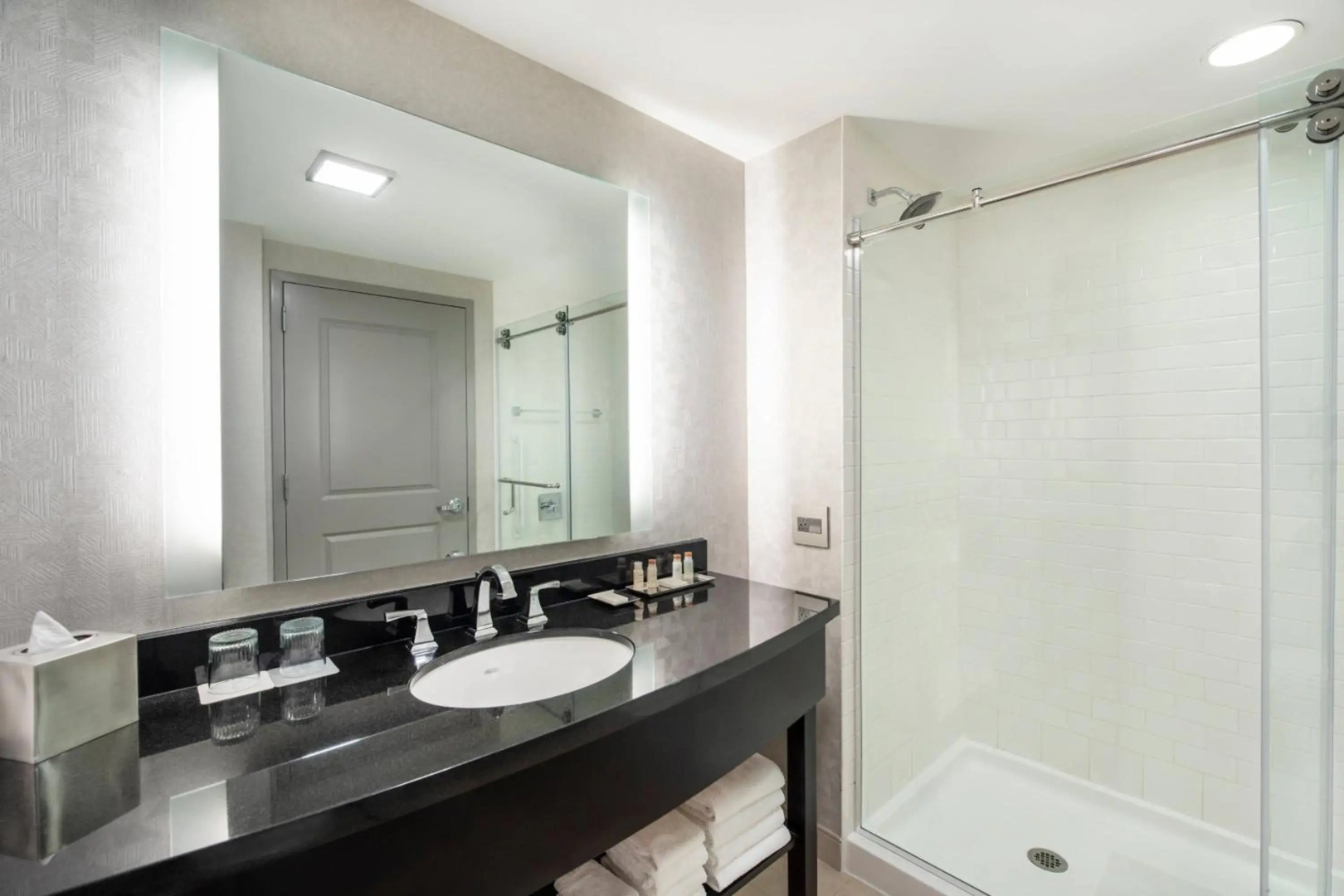 Renaissance by Marriott Boston Patriot Place Hotel