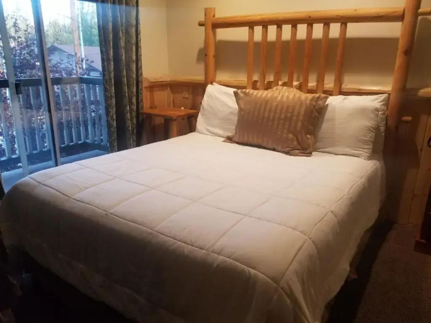 Rodeway Inn & Suites Fireside Lodge