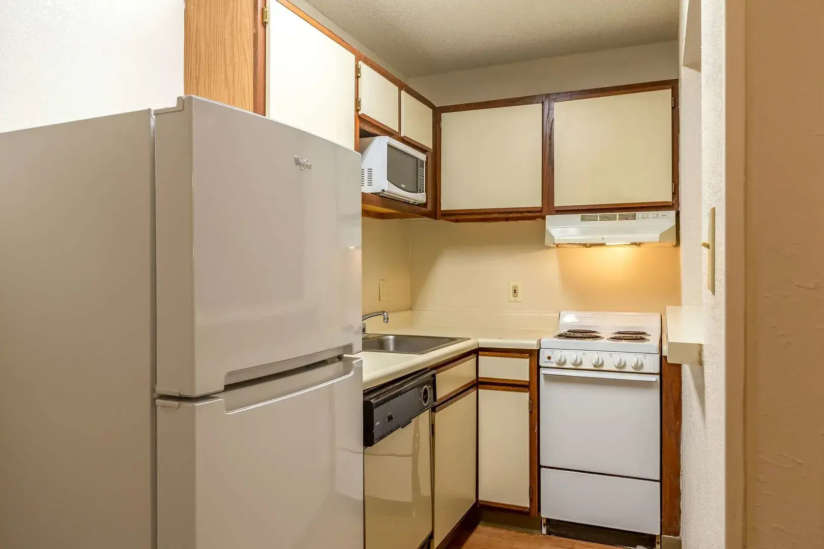 HomeTowne Studios by Red Roof Atlanta - Lawrenceville