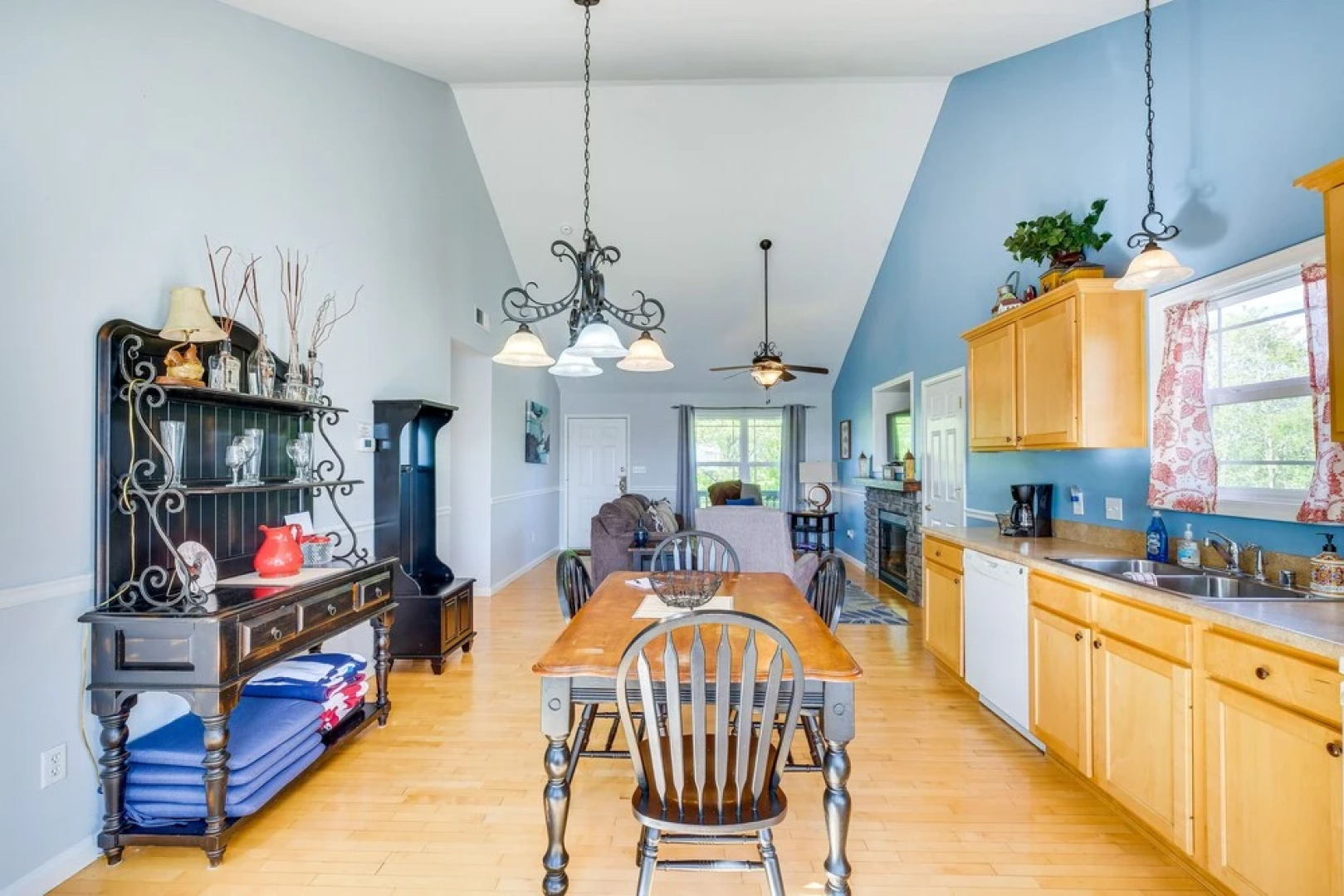 Cozy Cottage in Taylorsville: Hot Tub & Lake Views