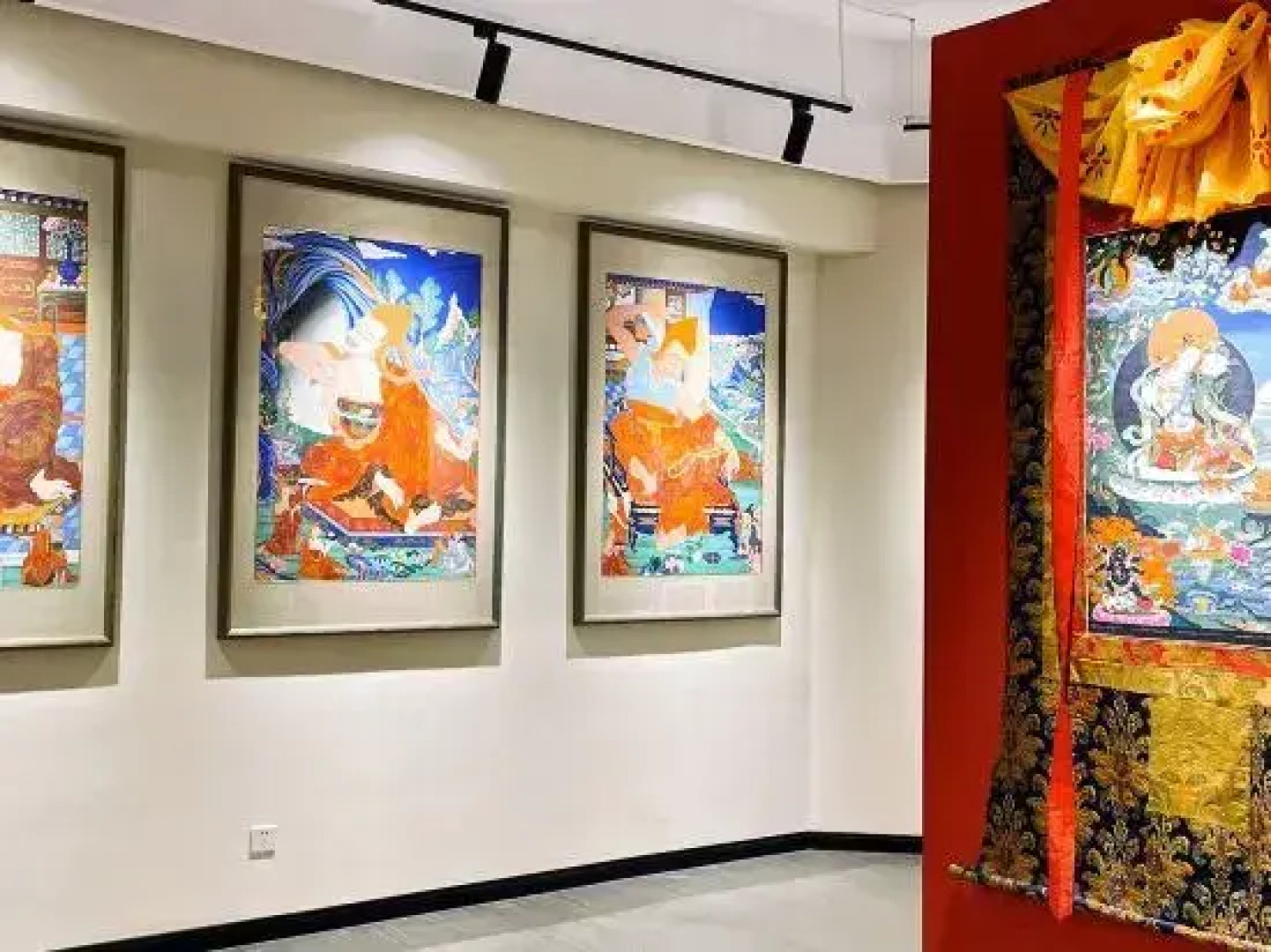 Sky Ornament Art Hotel