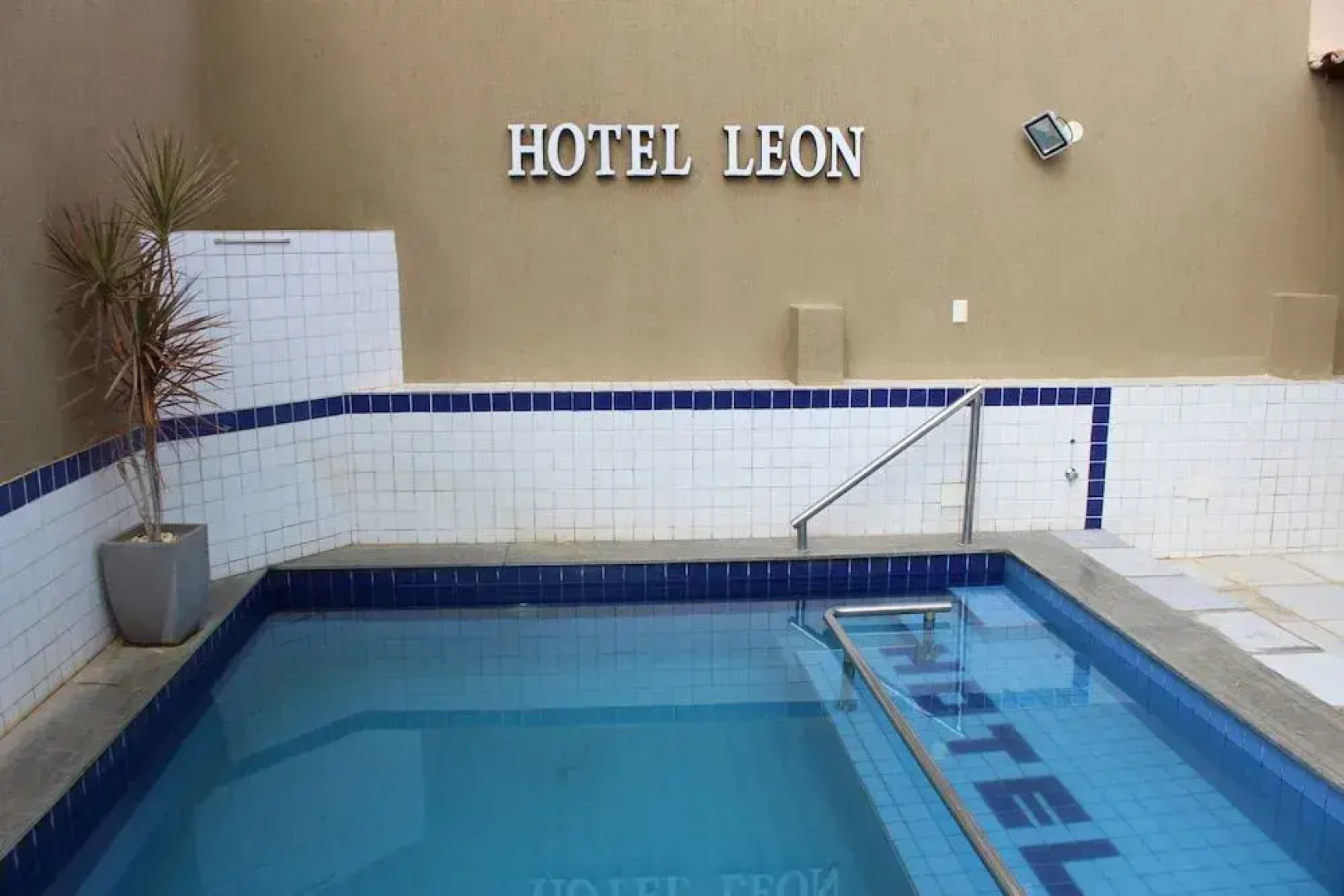 Hotel Leon