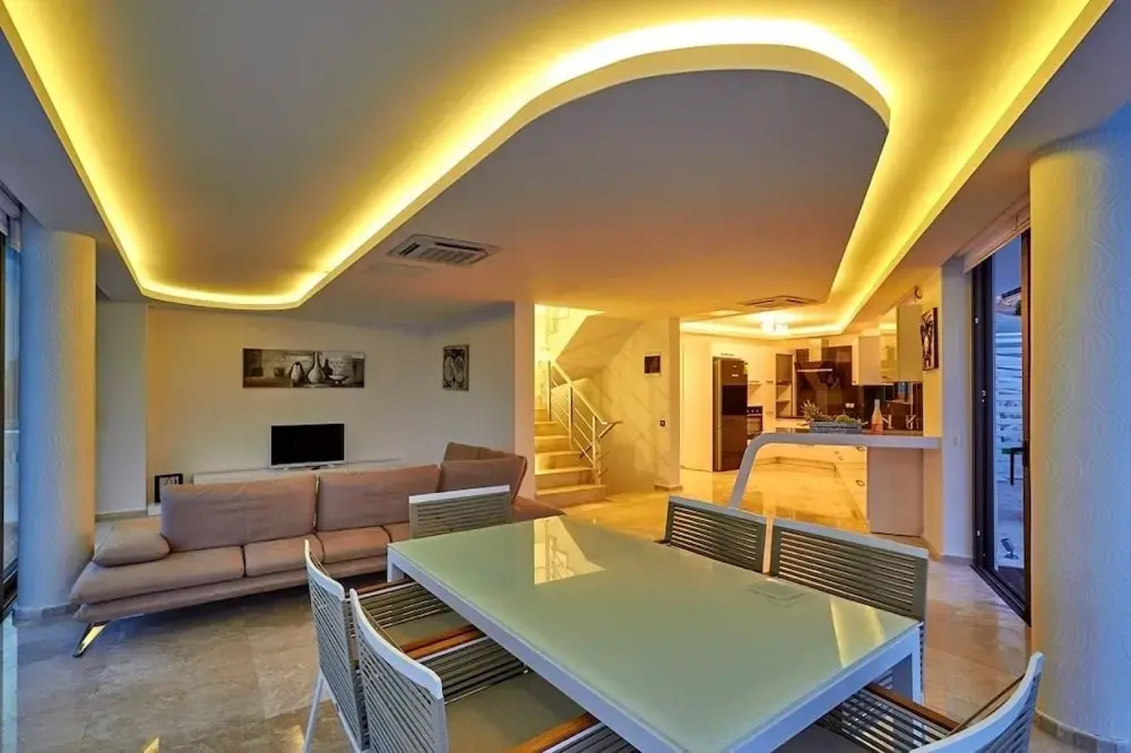 Villa Livadi by VillaTatilin