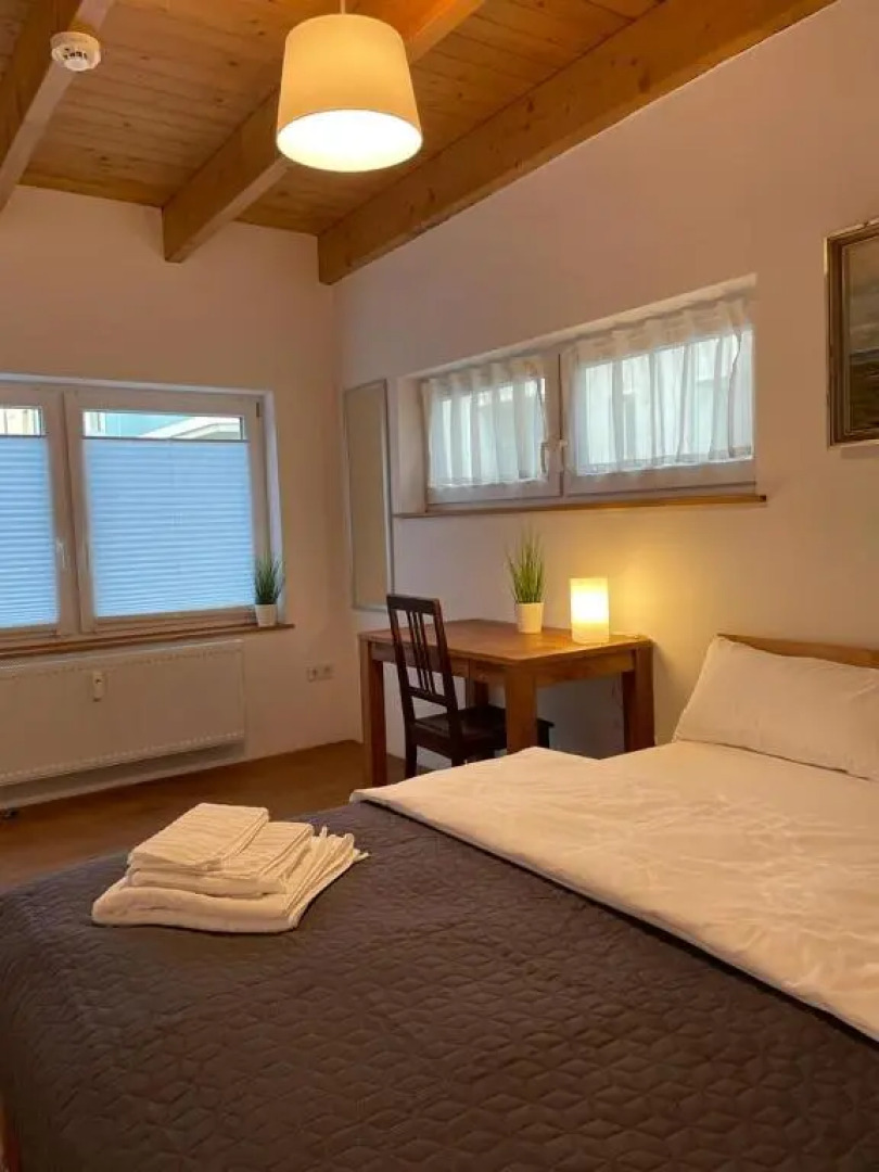 Ferienwohnung im Stadtzentrum von Bernau - Komfortable Wohnung mit 2 Zimmern, Bad, Spülmaschine, Waschmaschine, komplette Küche, WLAN, Terrasse, ruhige Lage