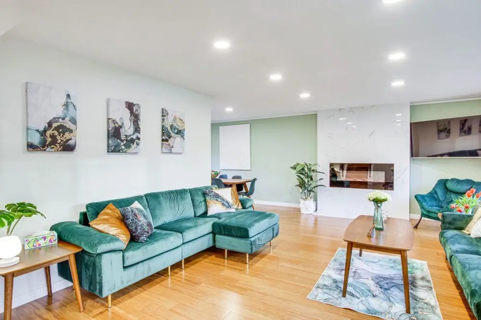 Modern Kirkland Home w/ Sauna & Outdoor Fireplace