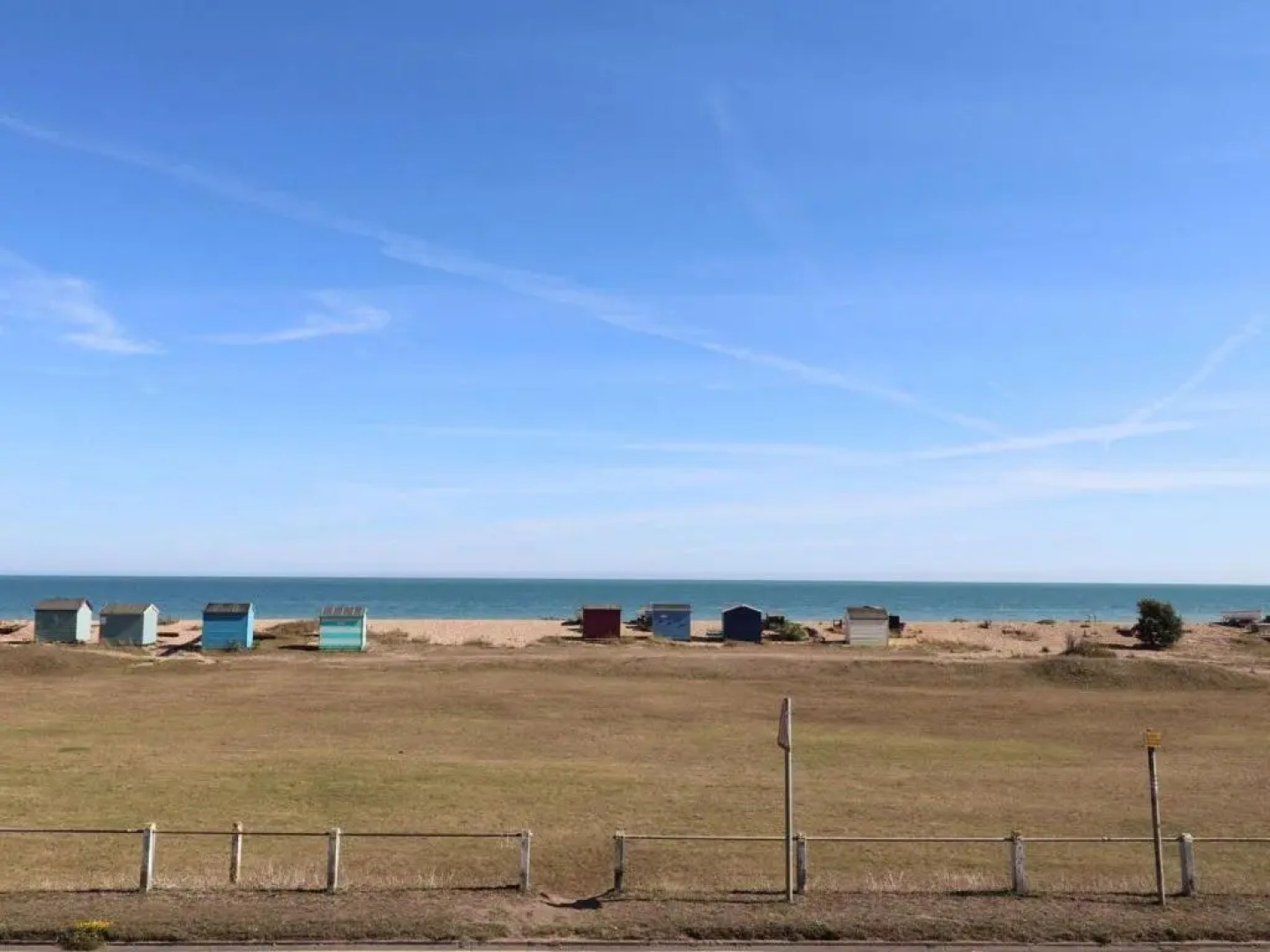 Beachfront House With Stunning sea Views and Jacuzzi Bathtub
