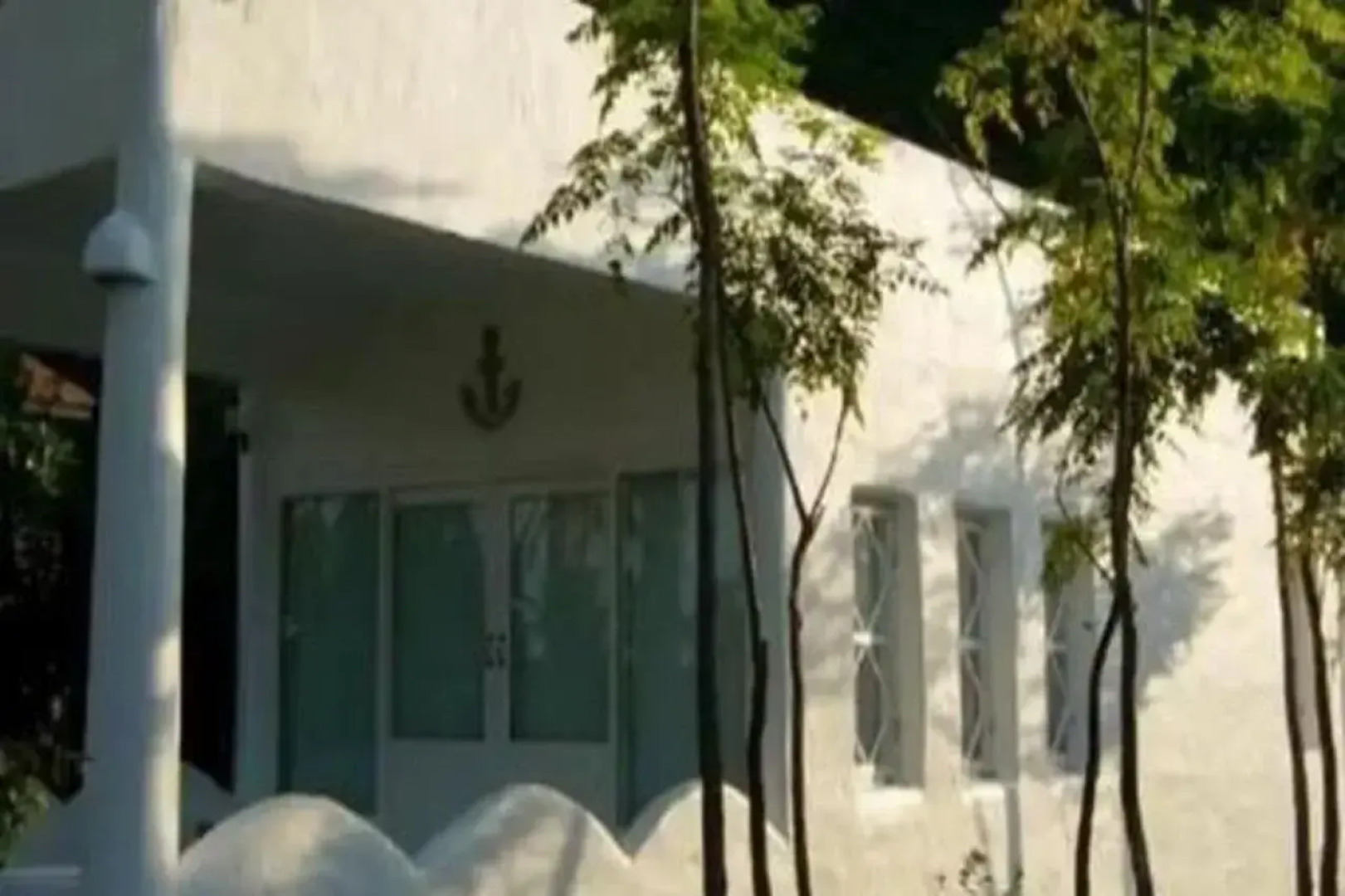 Brassiere Beach Resort