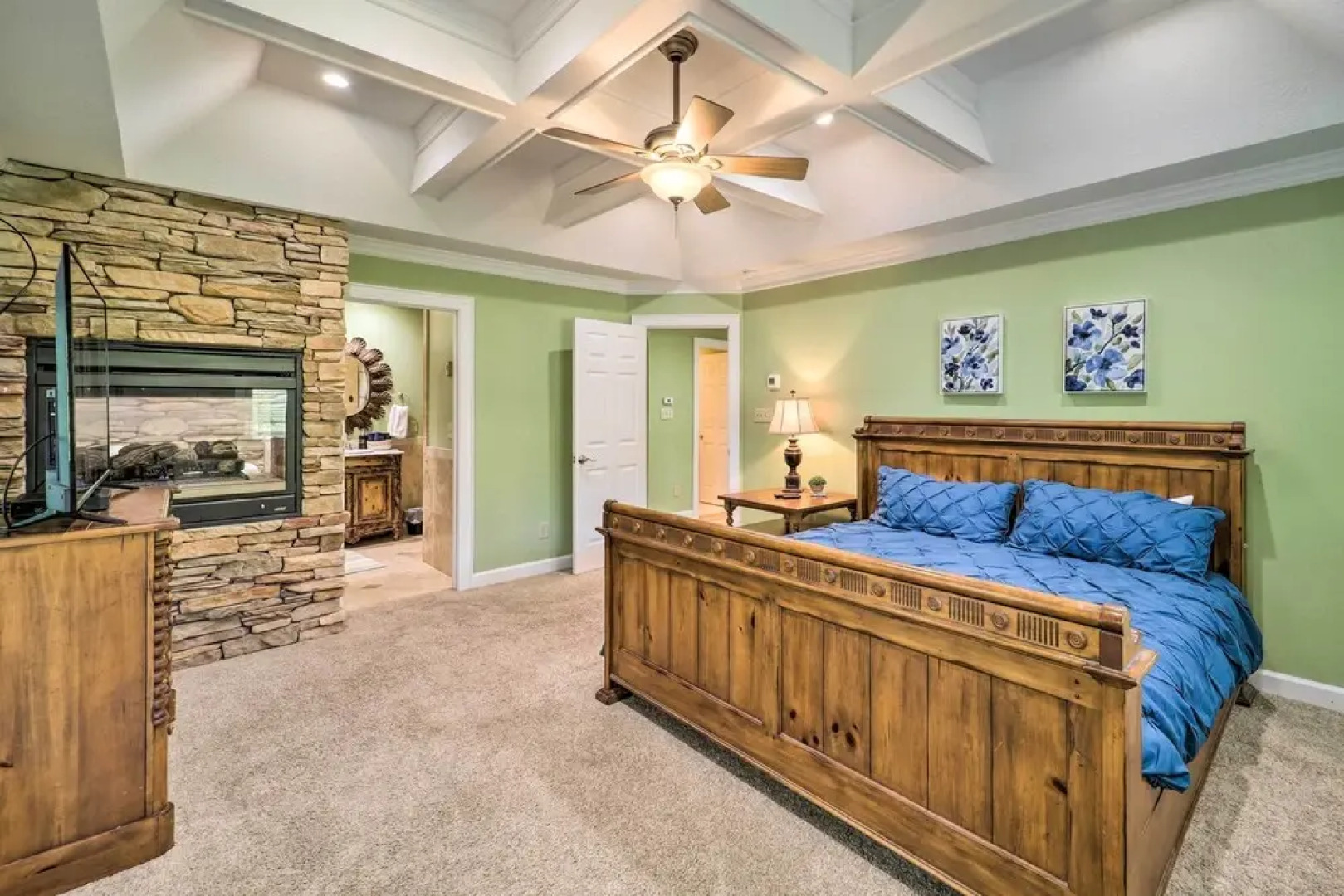 Chic Dtwn Townhouse w/ Hot Tub & Mtn Views!