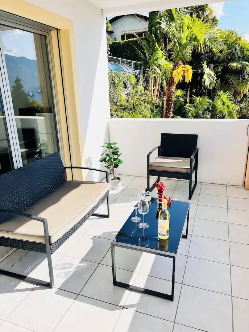 Spectacular Penthouse With Lake Views in Central Brissago