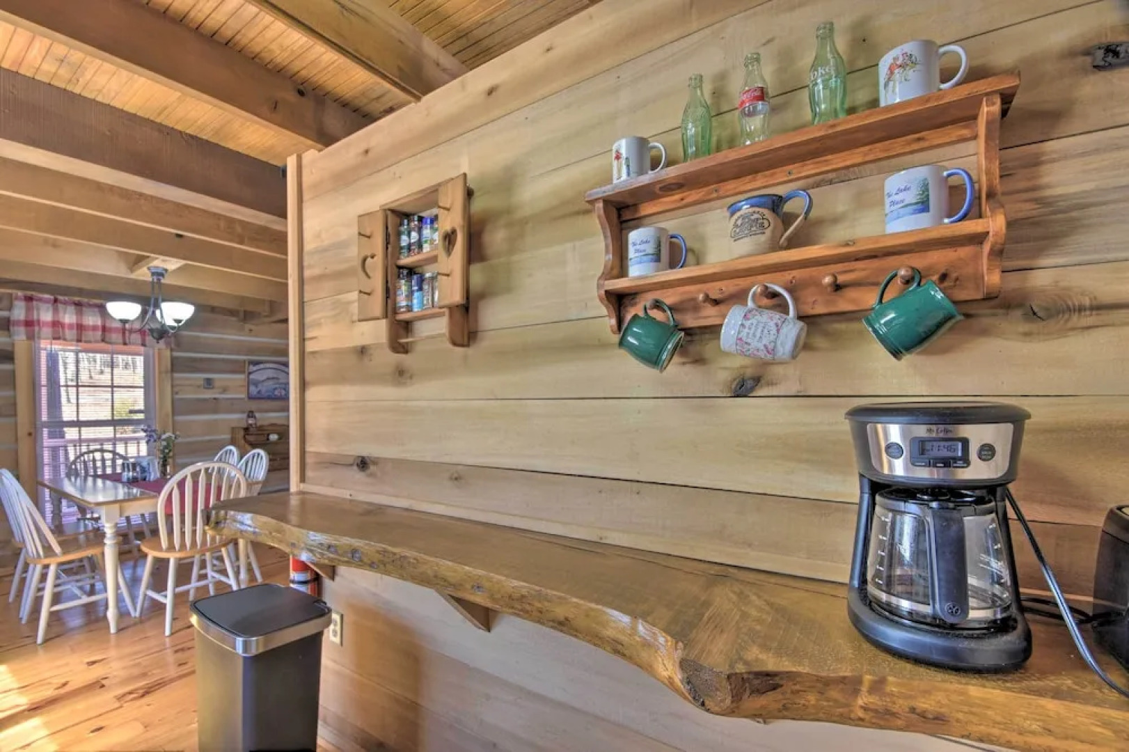 The Lake Place Cabin w/ Golf Cart & Free Kayaks!