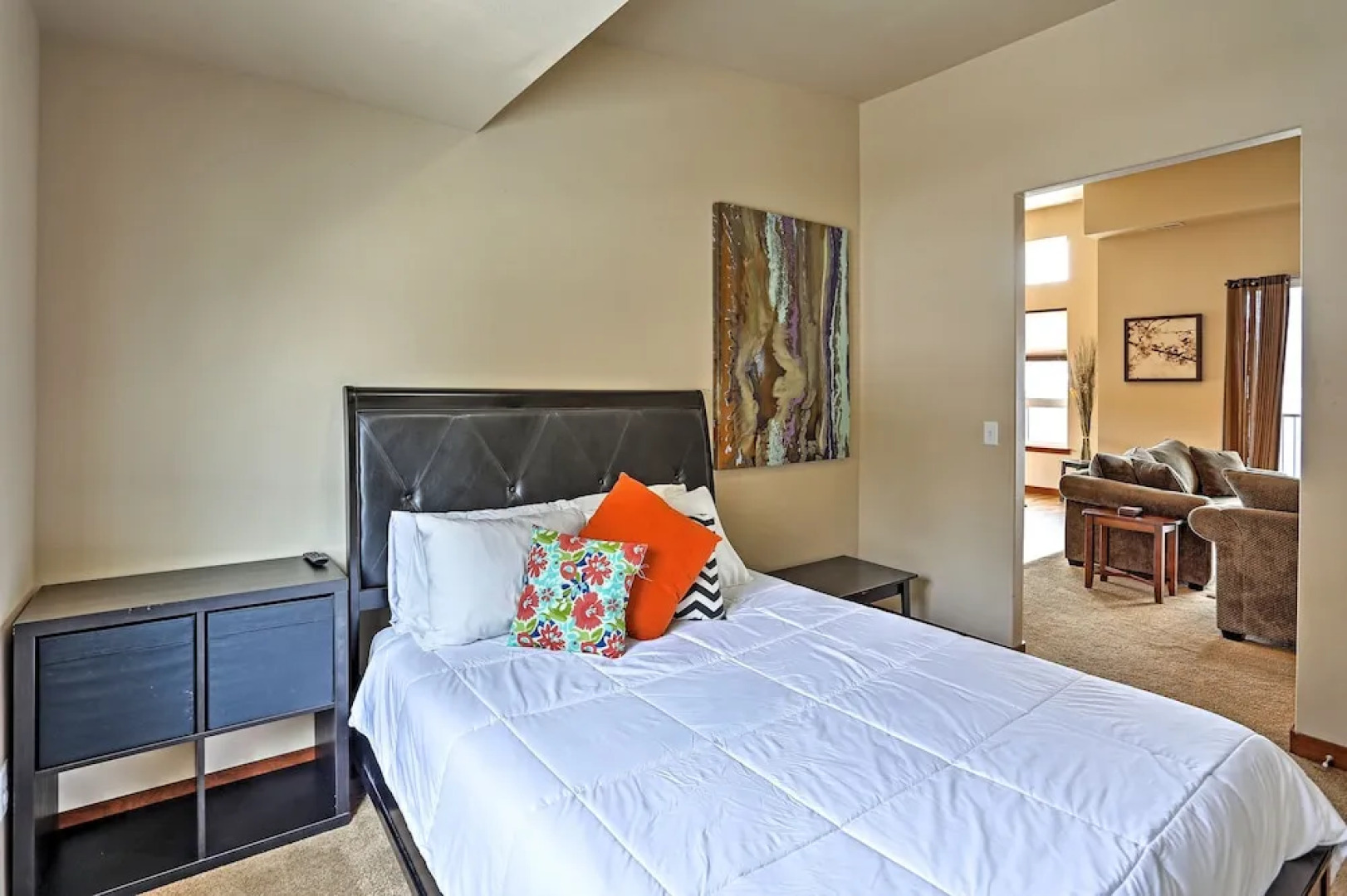 Breezy Lake Chelan Condo w/ Pool & Hot Tub Access!