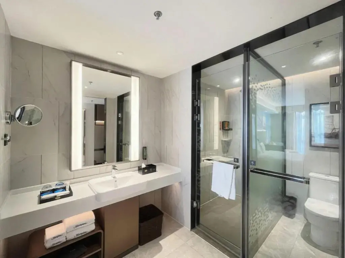 Hampton by Hilton Qionghai Railway Station