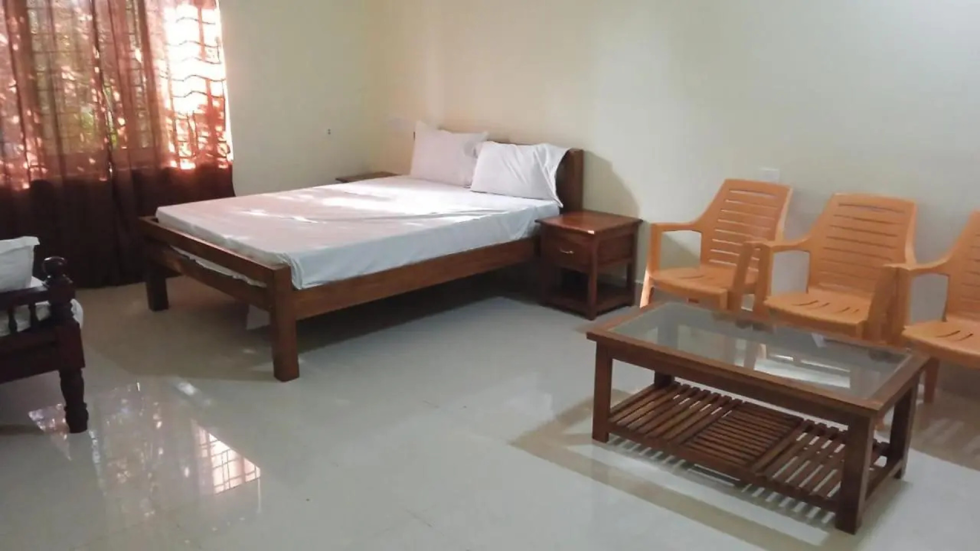 Hotel Alps Residency