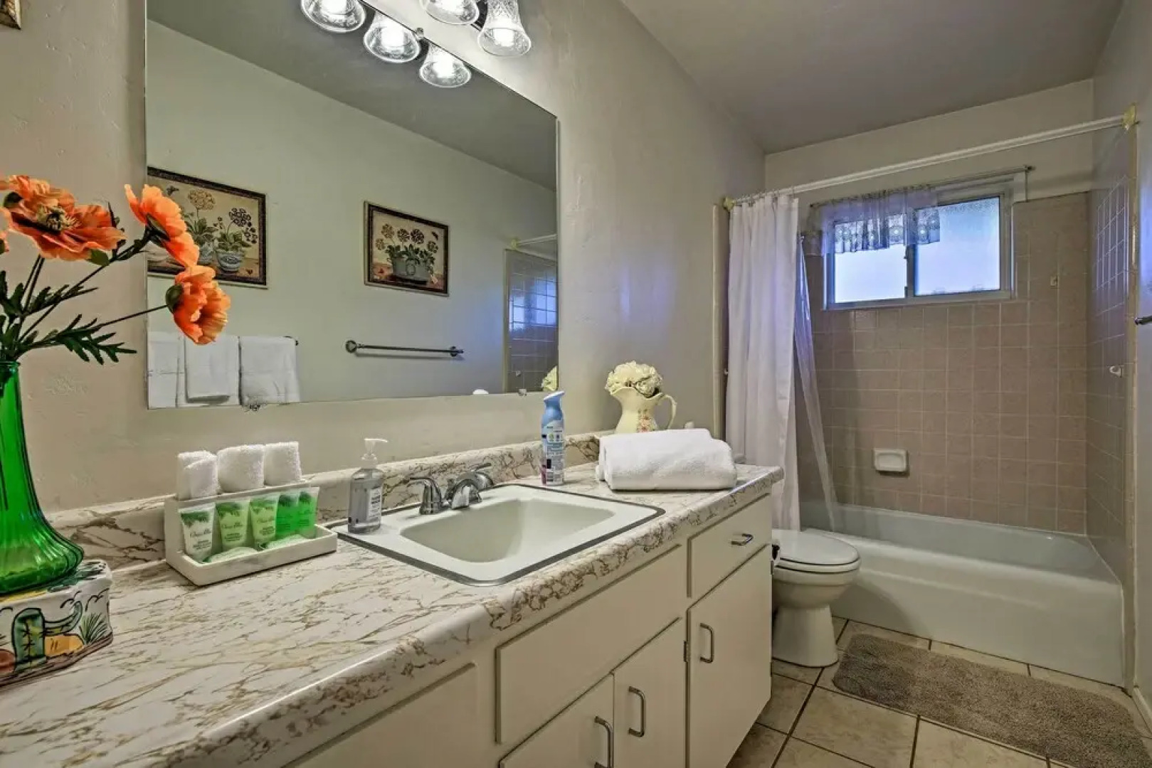 Charming Home, 8 Mi to Joshua Tree Natl Park