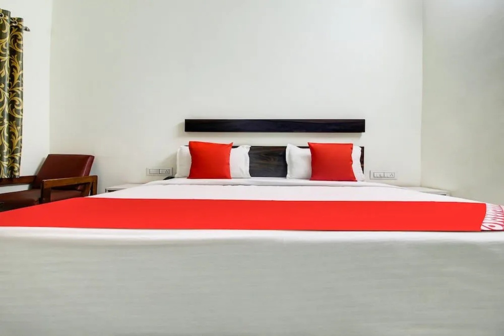 Oyo 30651 Hotel Meridian