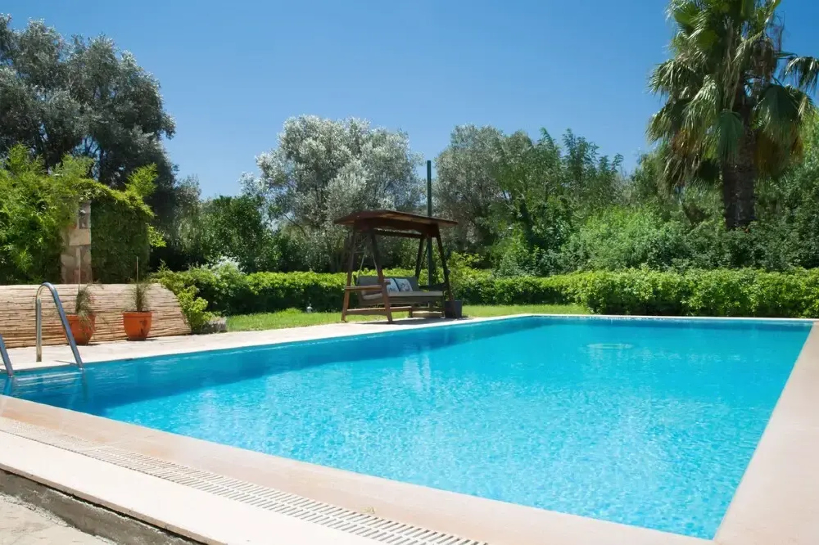 Important Group Villa Costa