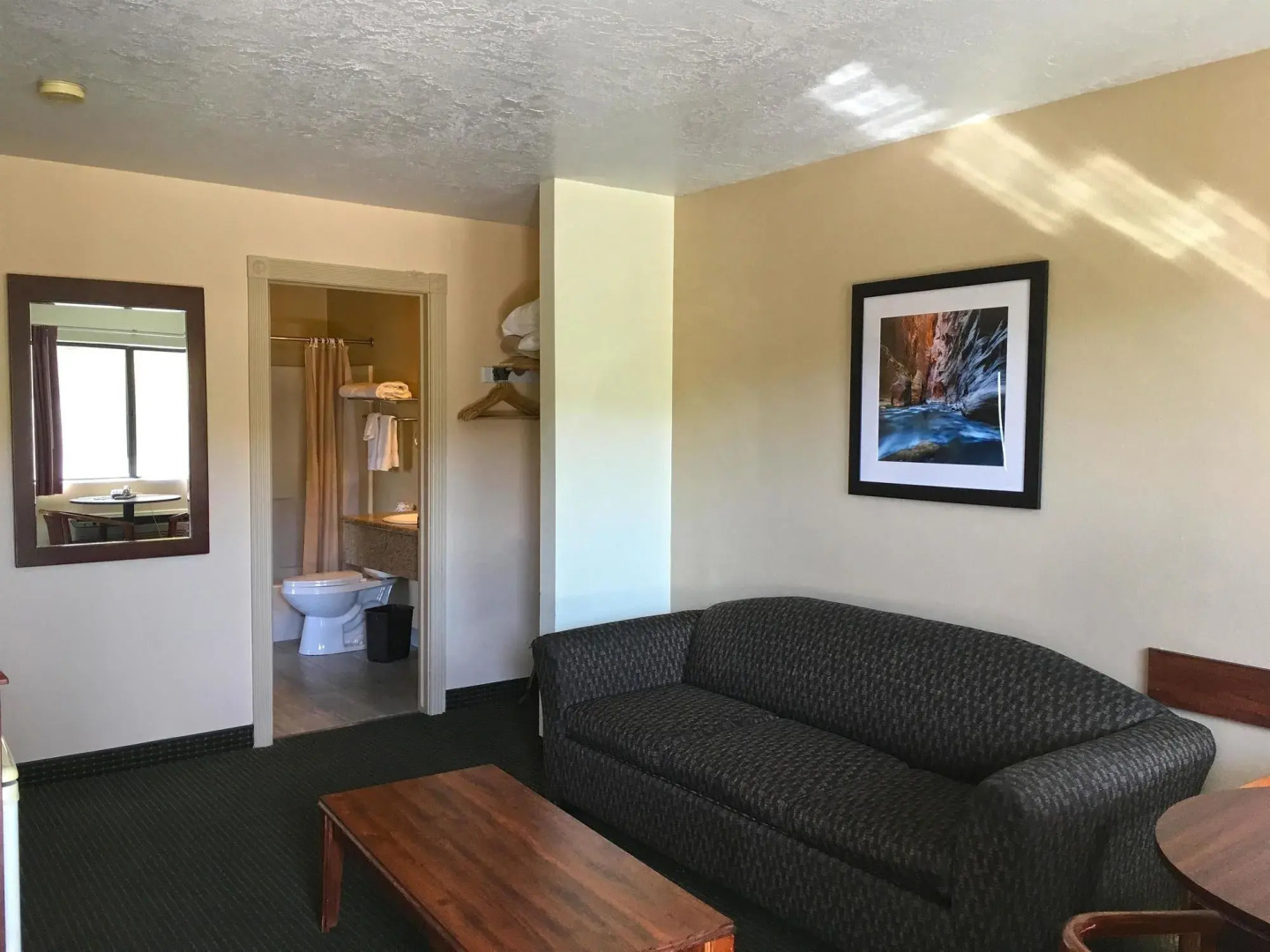 America's Best Inn & Suites