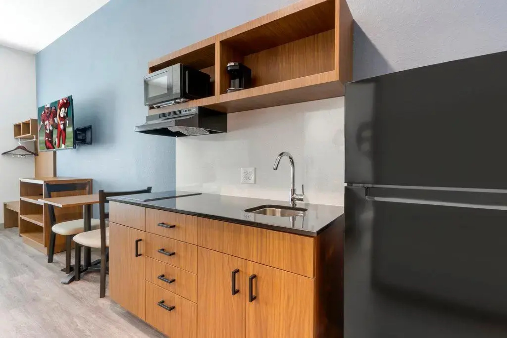 HomeTowne Studios by Red Roof Tampa - Airport