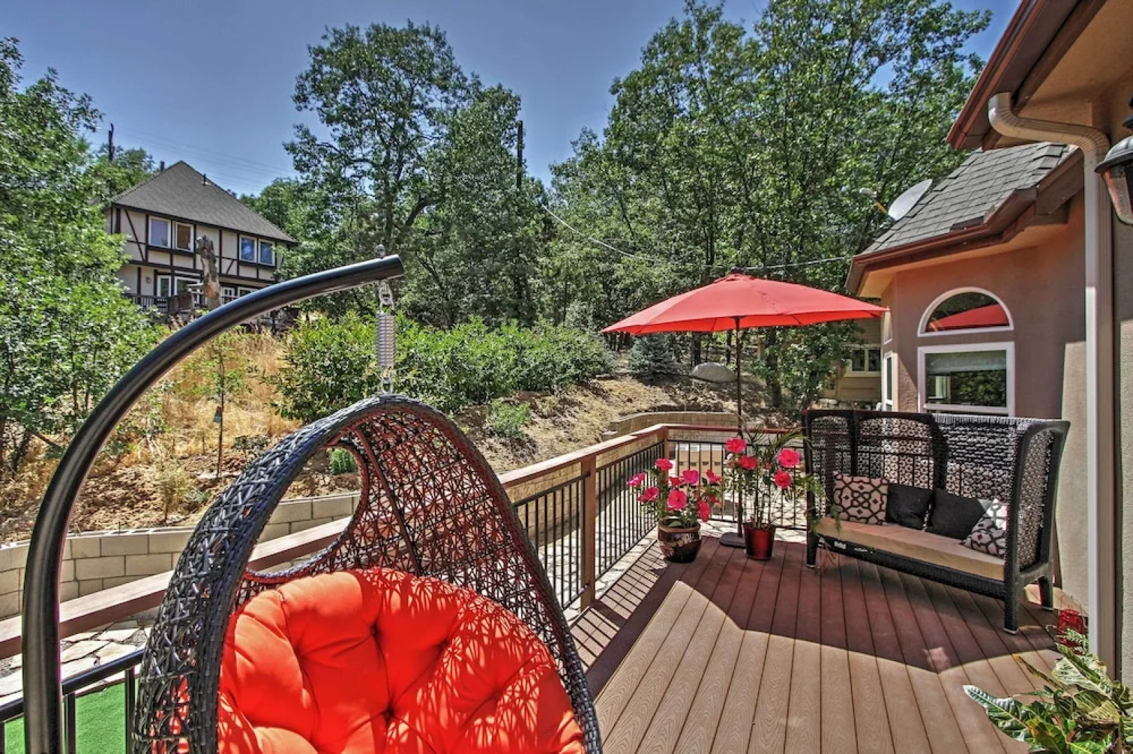 Roomy Home w/ Deck, 5 Mi to Lake Arrowhead Village