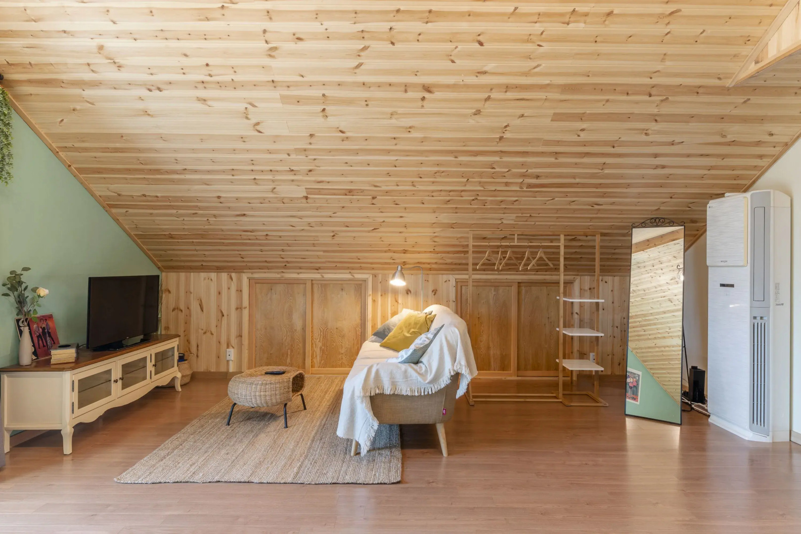 Two Romantic Birds Pool Pension