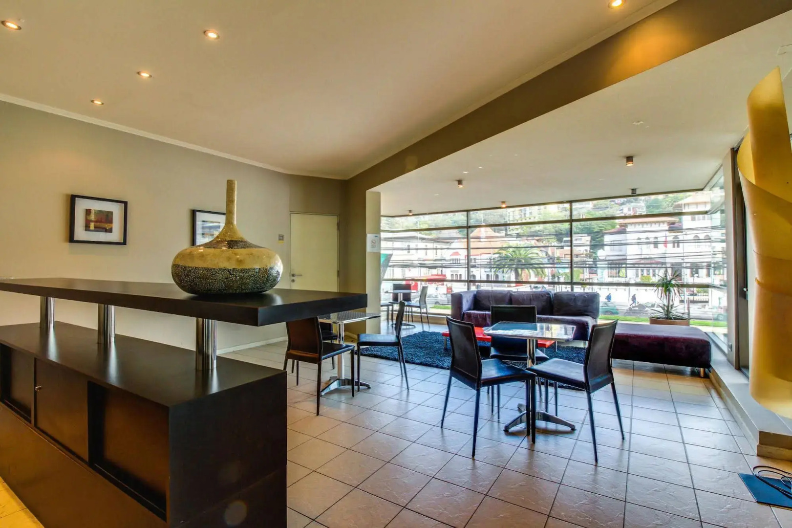 Urban Getaway Near the Sea