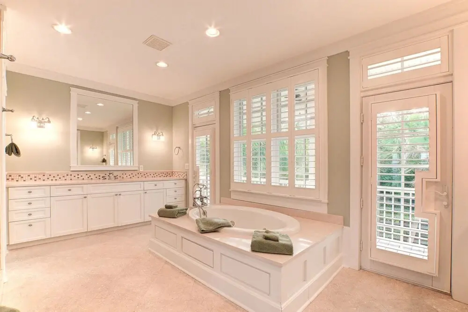 Ultimate Island Getaway - Monthly Beach Rental 4 Bedroom Home by RedAwning