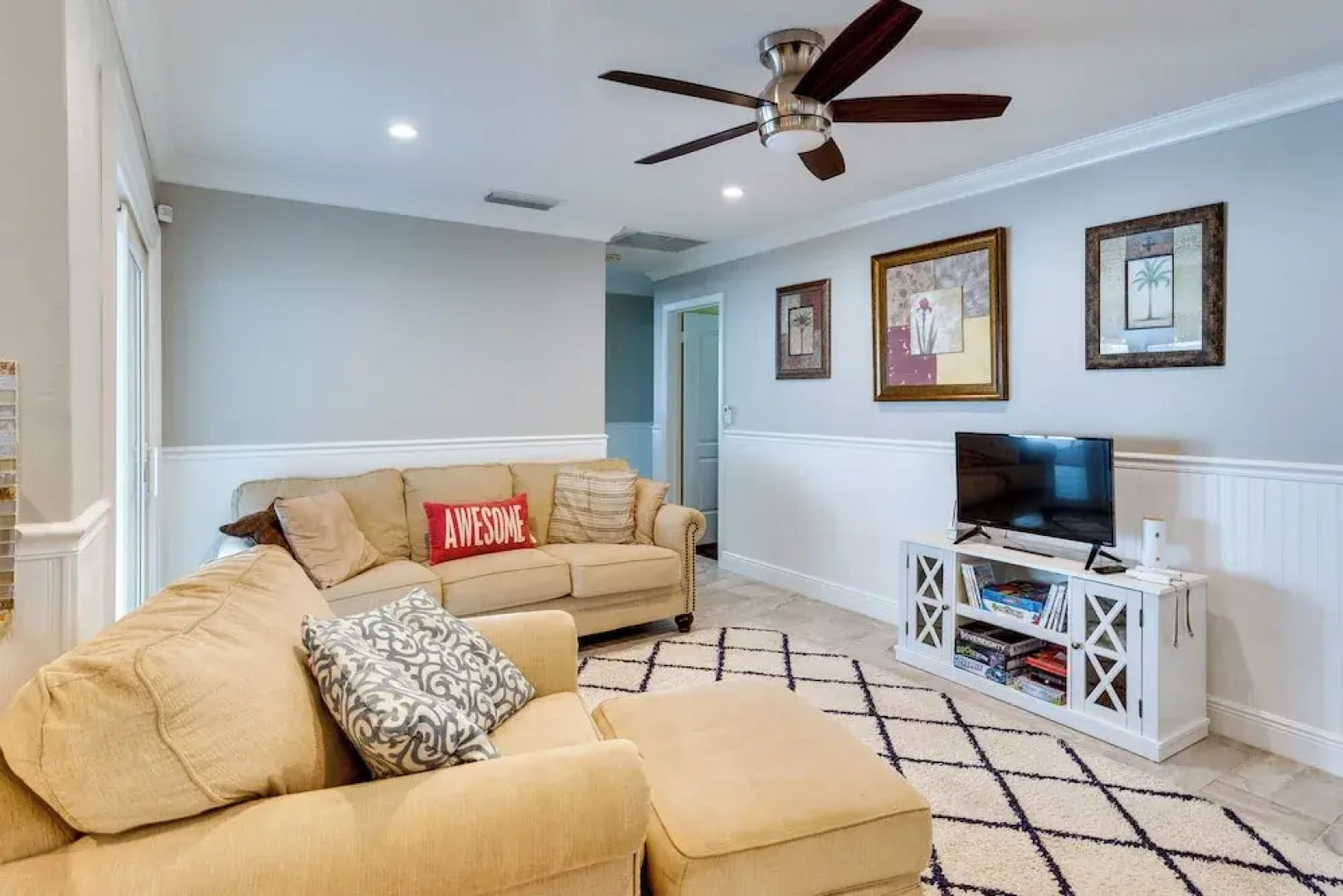 Pool & Screened-in Patio: Tropical Florida Abode