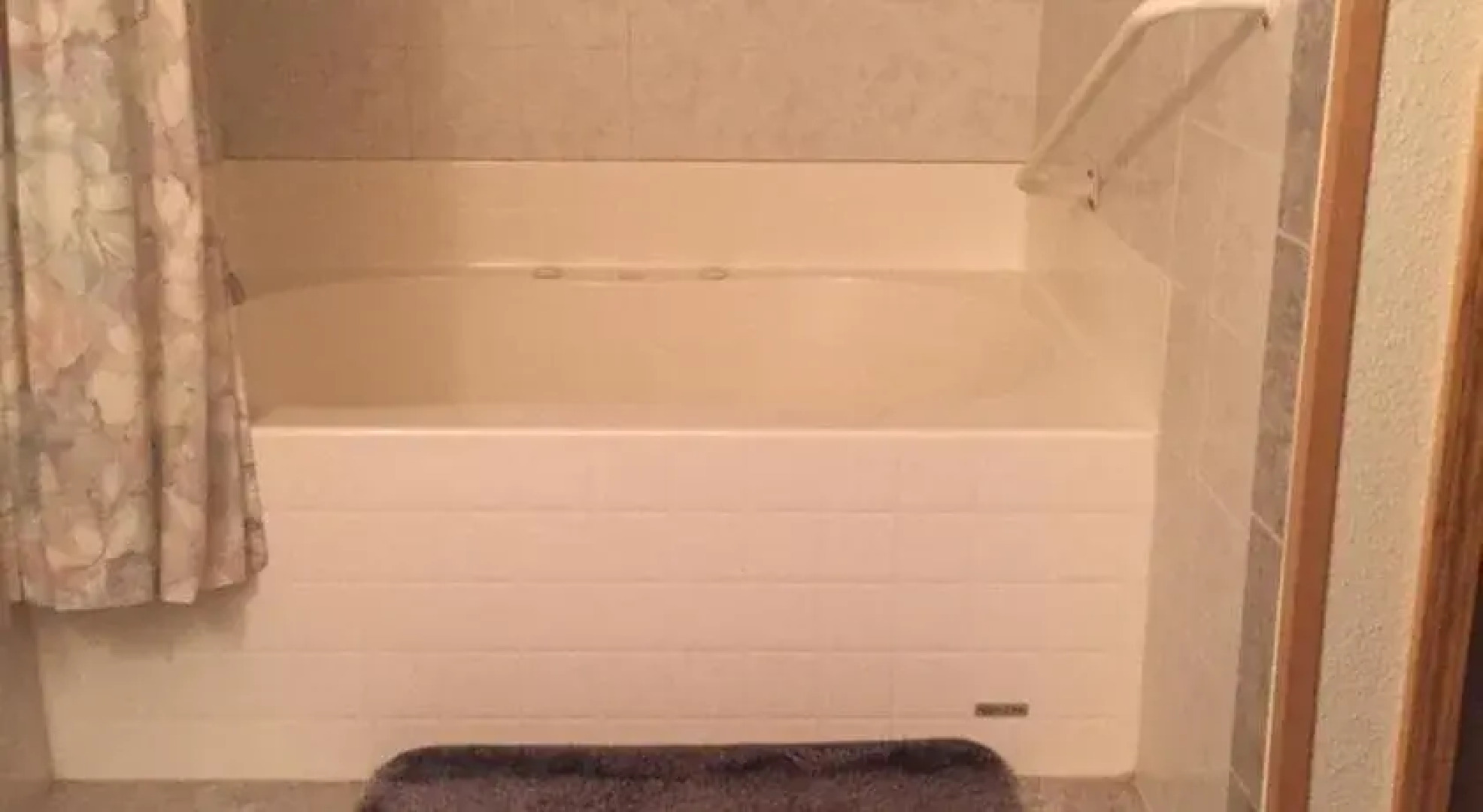 Daniels Lake Lodge B&B