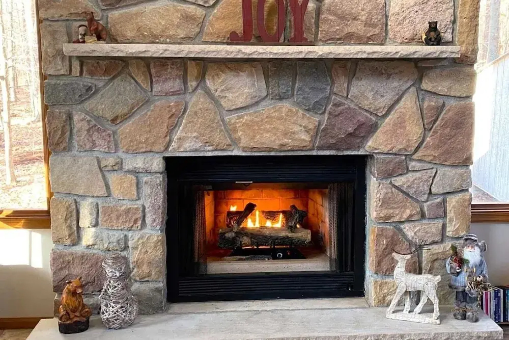 Mountain Memories by Avantstay Hot Tub Enclosed Deck, Large Yard w/ Fire Pit