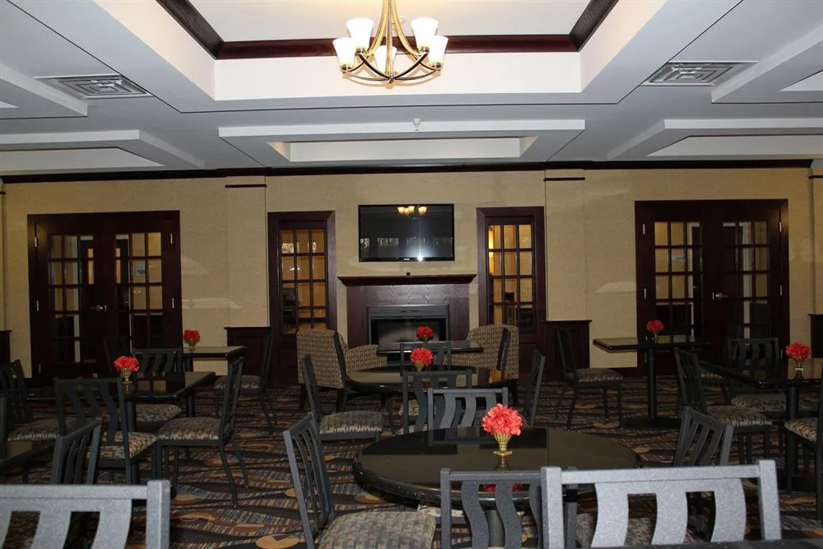 Holiday Inn Express & Suites Niles