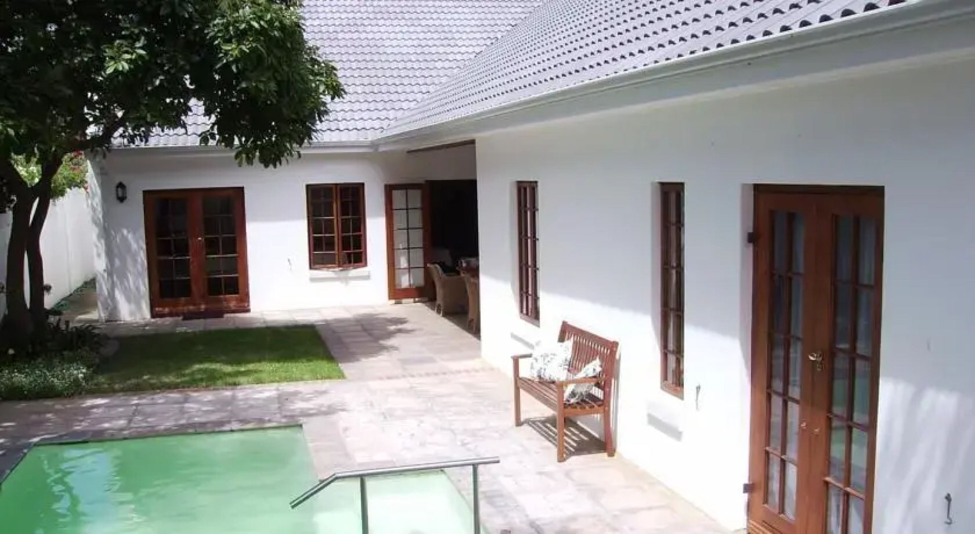 Hermanus Dorpshuys Guesthouse