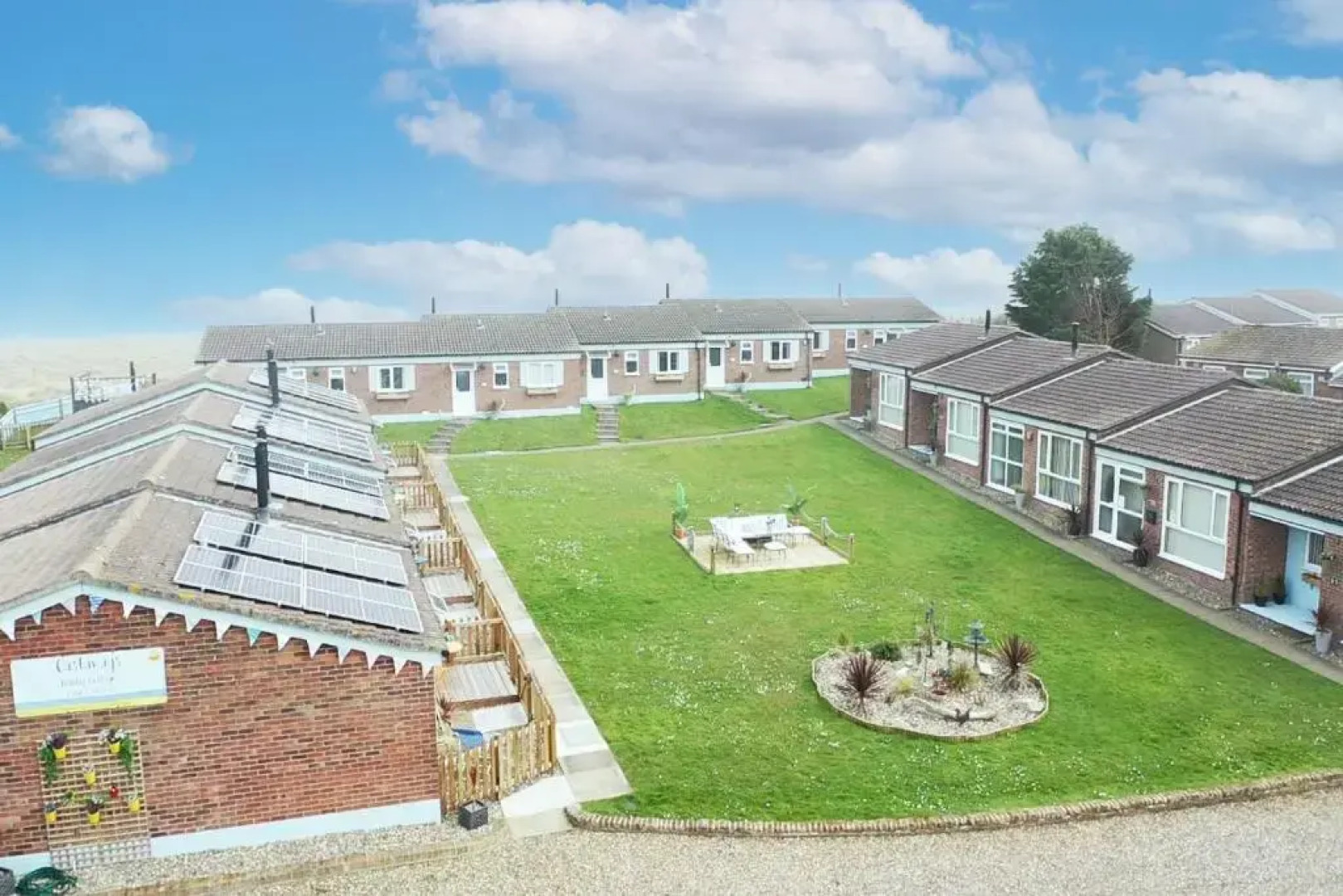 Beach Front 3 Bed Cottage and Hot Tub Kessingland