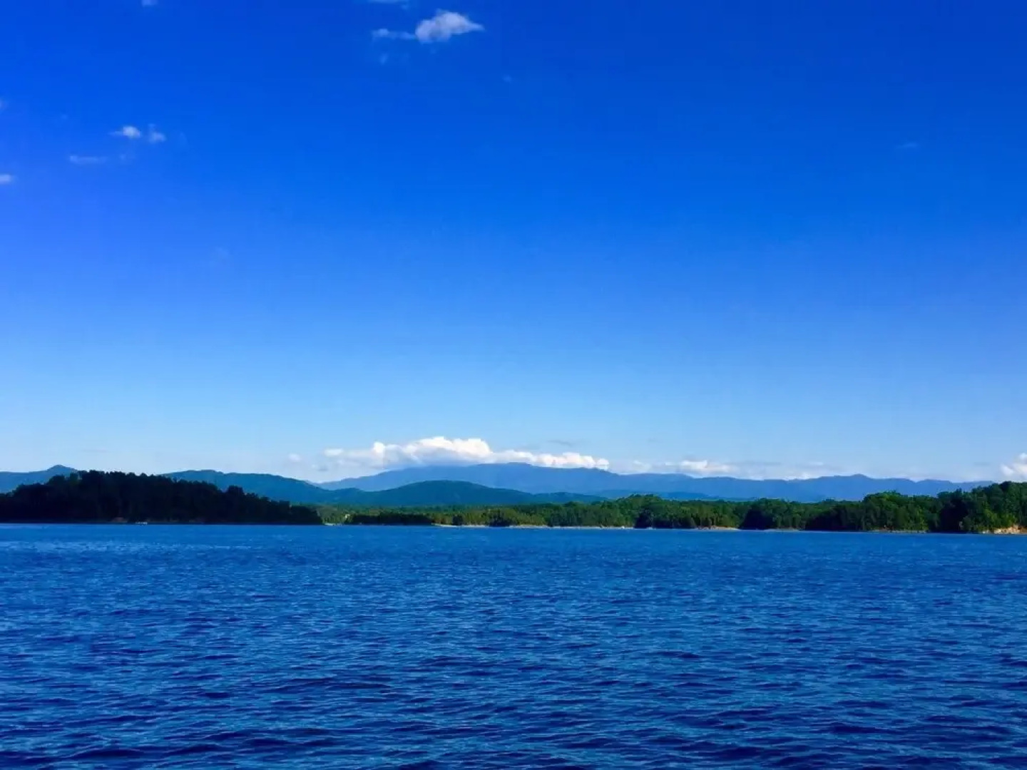 Lakeside Cottage 3 Bedroom Cottage by Redawning