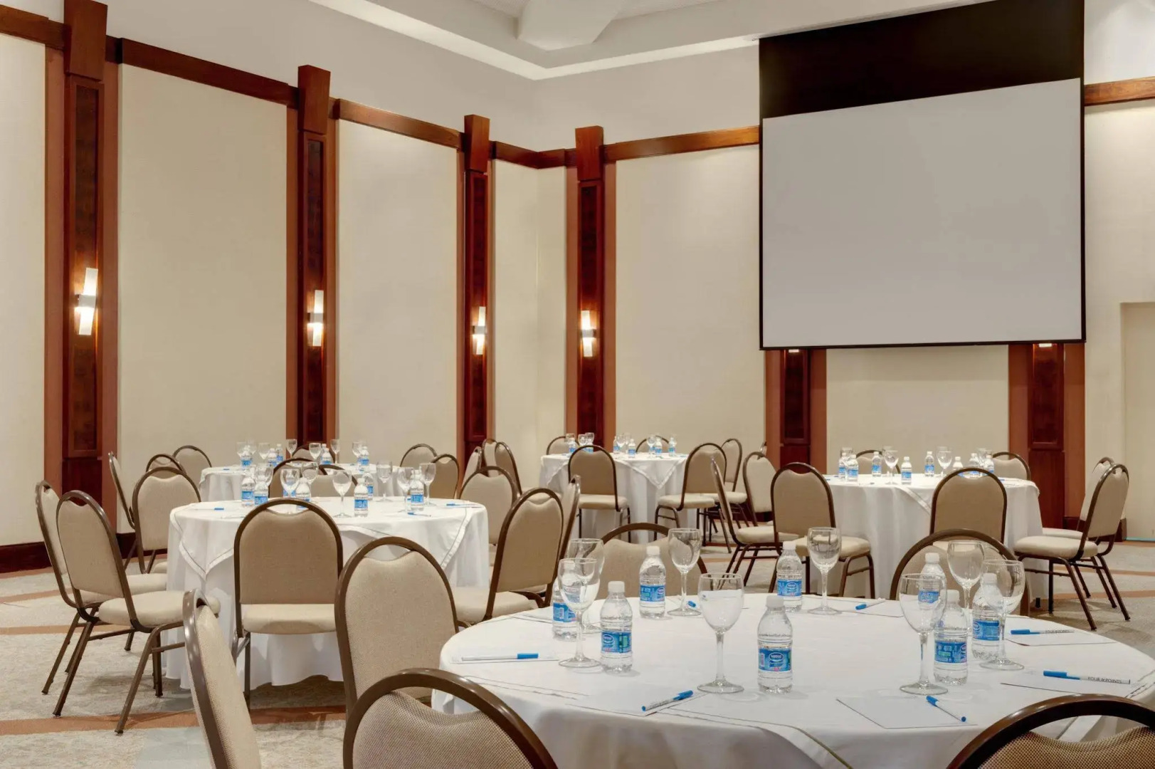 QOYA Hotel Curitiba, Curio Collection by Hilton