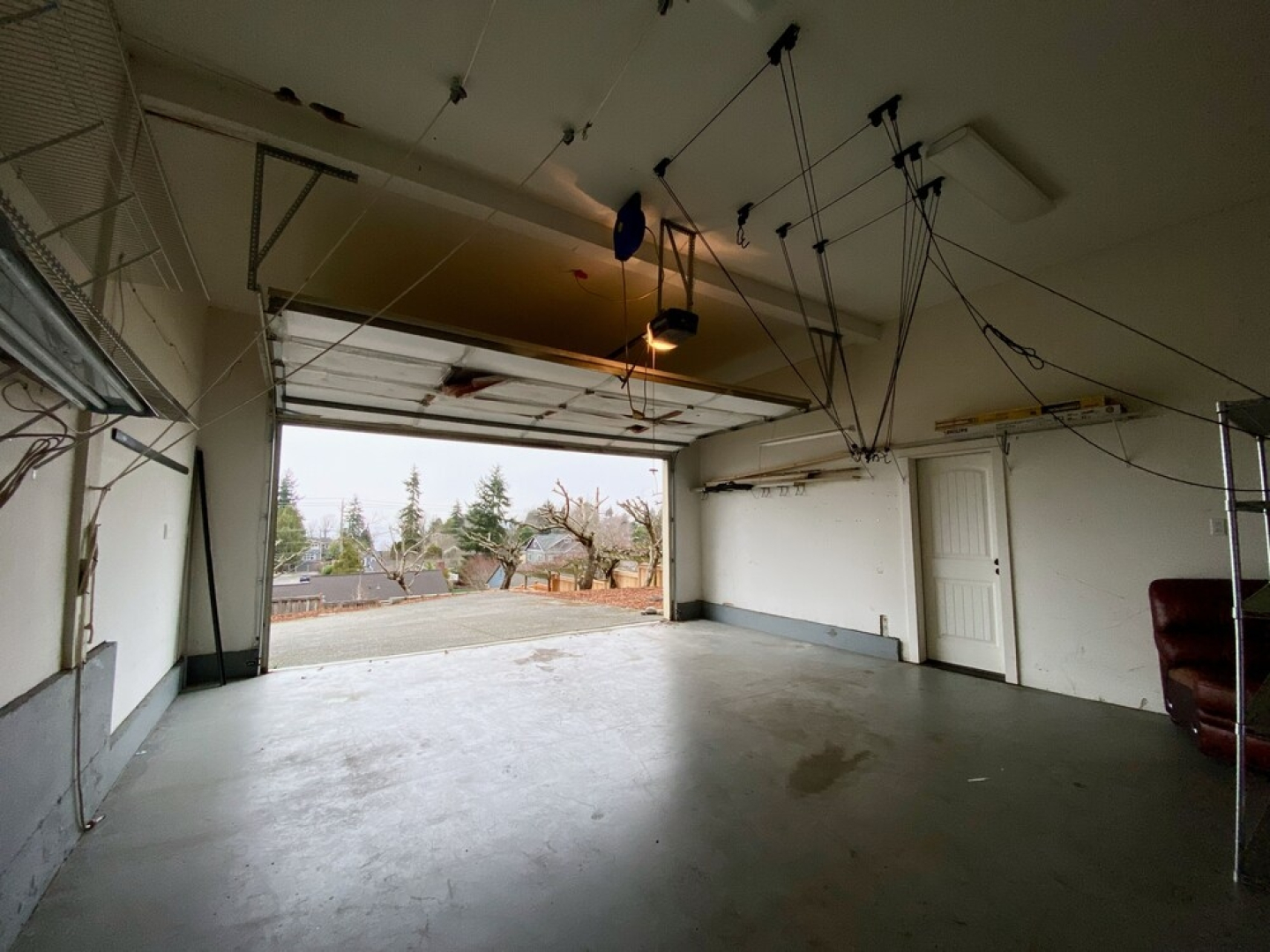 Tranquil 3BR House with Balcony