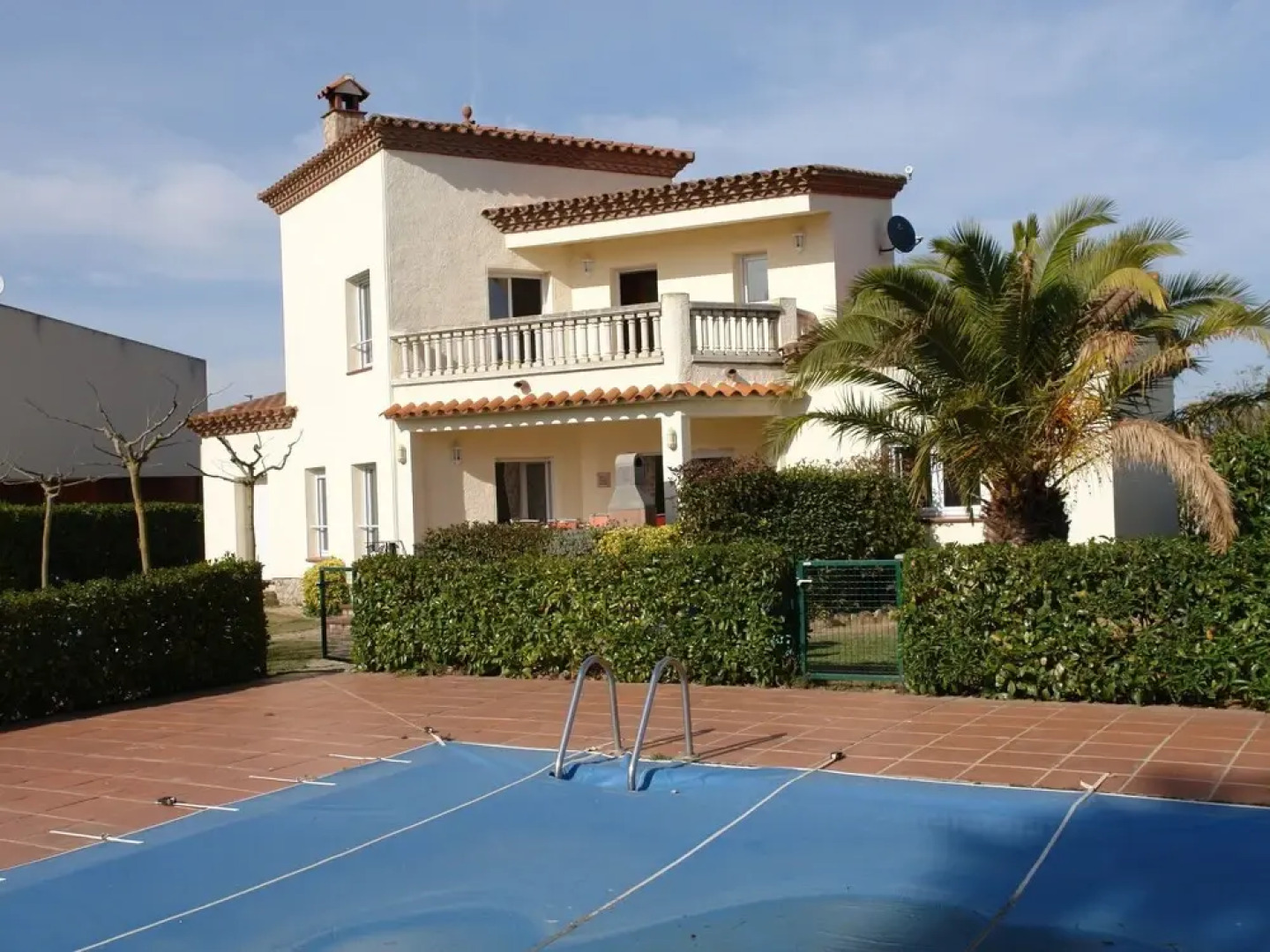 Spacious Villa in Vilacolum With Swimming Pool