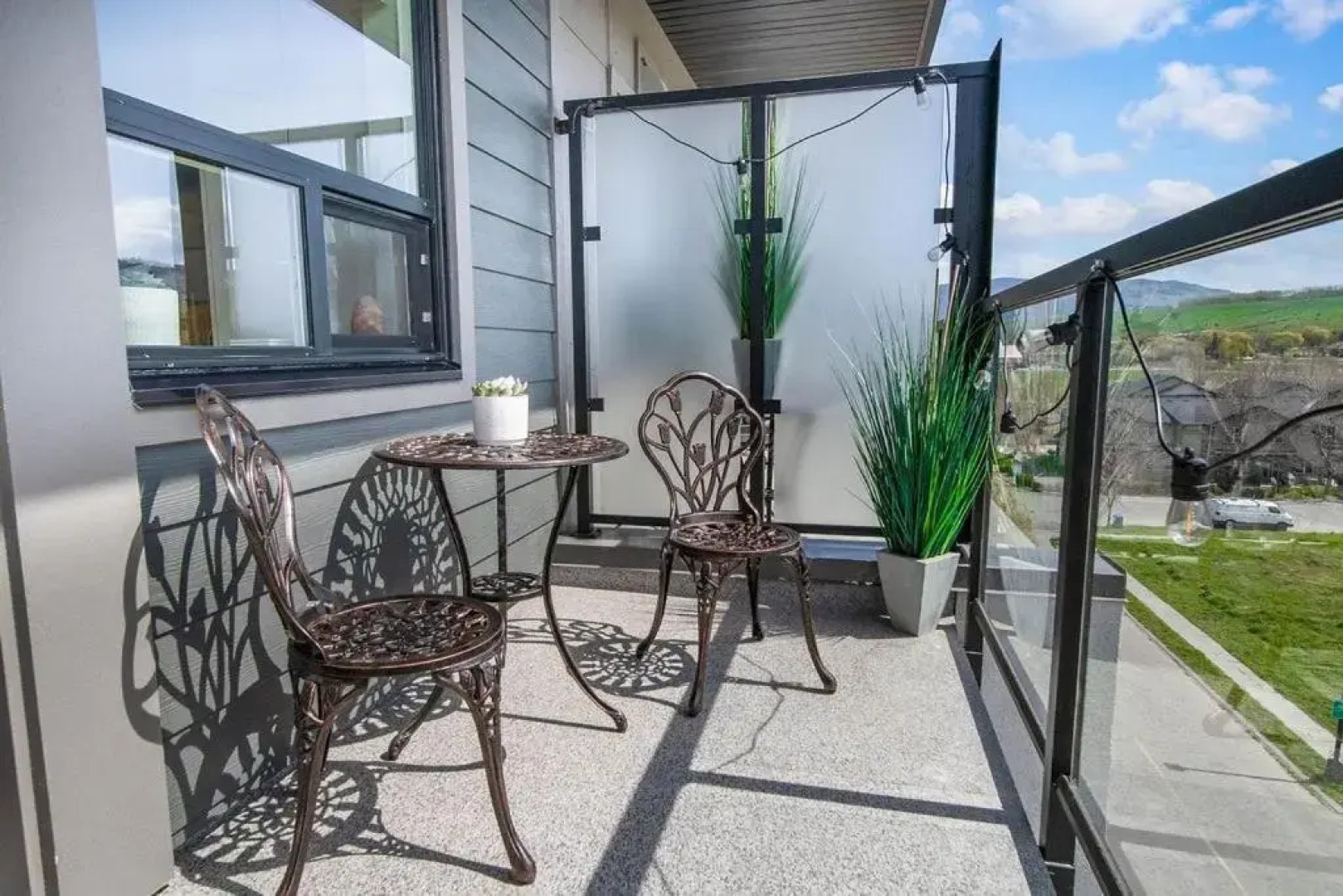 Top Floor on Okanagan Lake with AC & Heated Pool