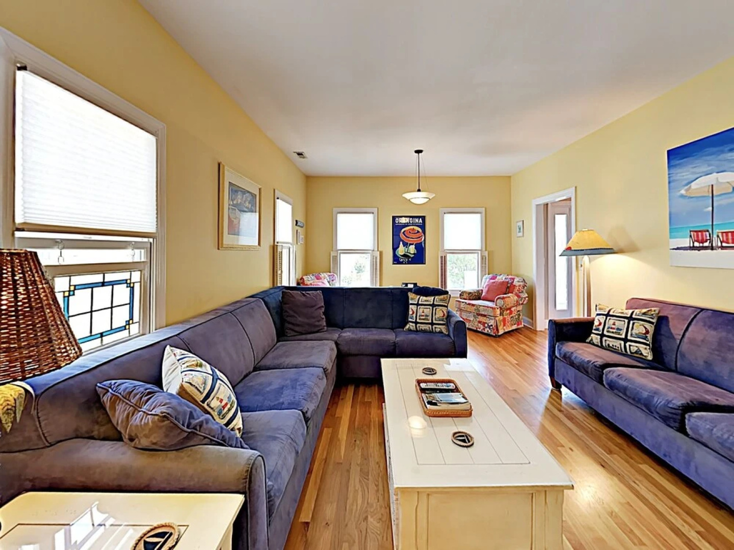 Large Family W/ Outdoor Dining, Walk To Beach 5 Bedroom Home