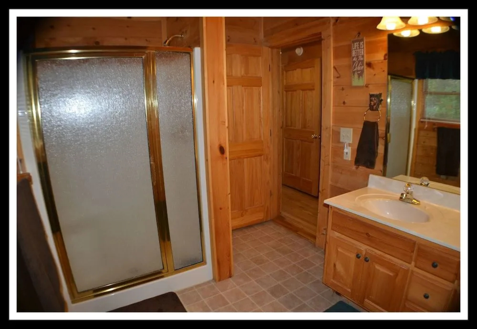 Eagles Point 3 Bedrooms 3 Bathrooms Cabin