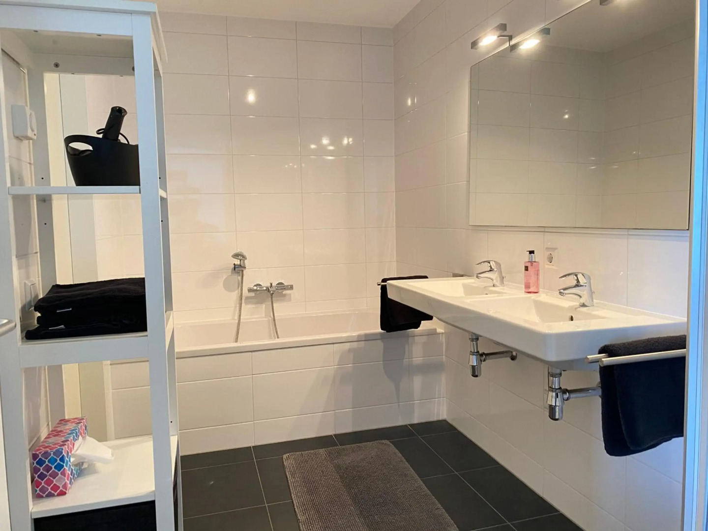 Näher am Wasser kann man nicht wohnen!