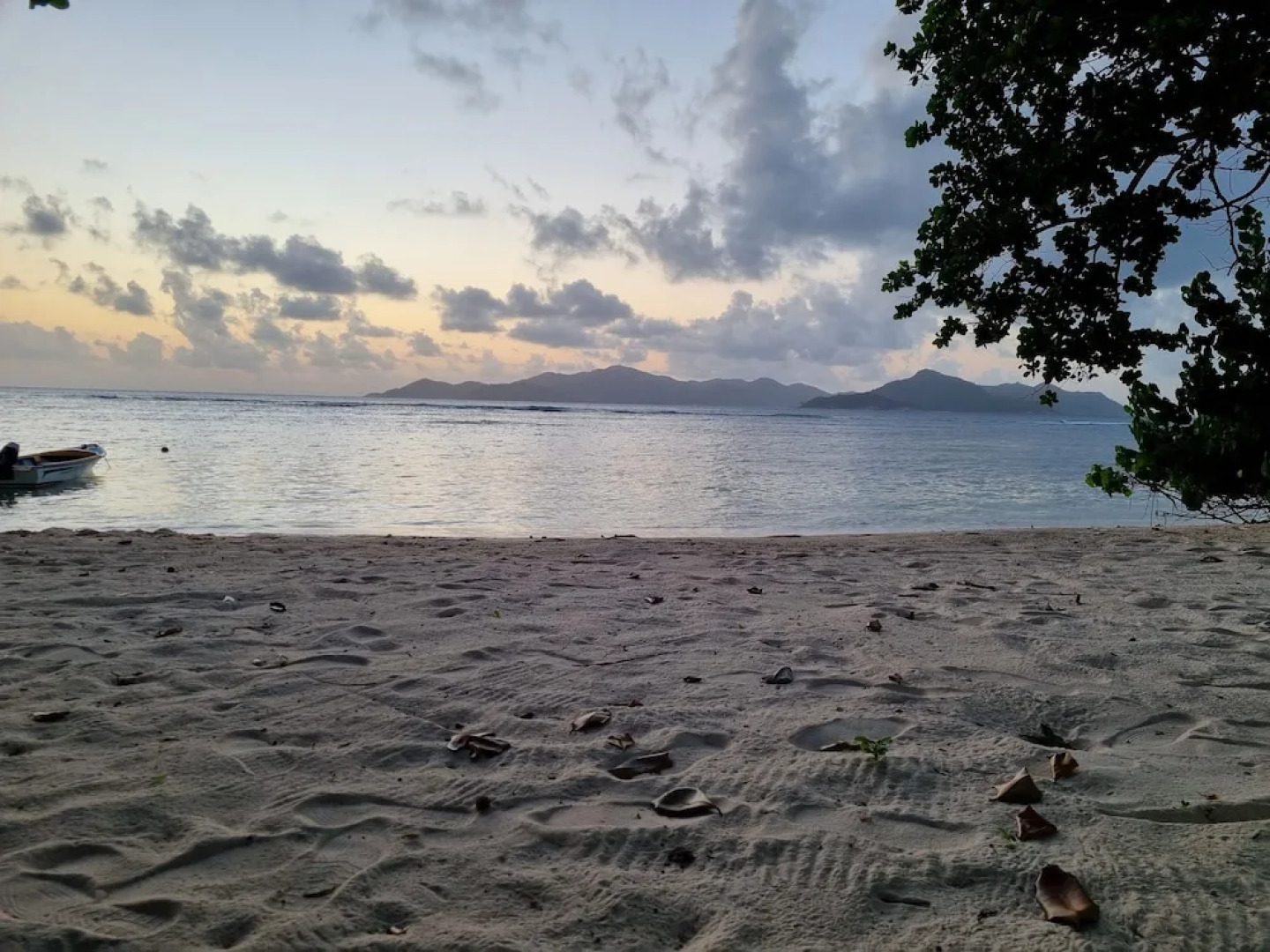 La Digue Luxury Beach Bungalow Spa & Gym