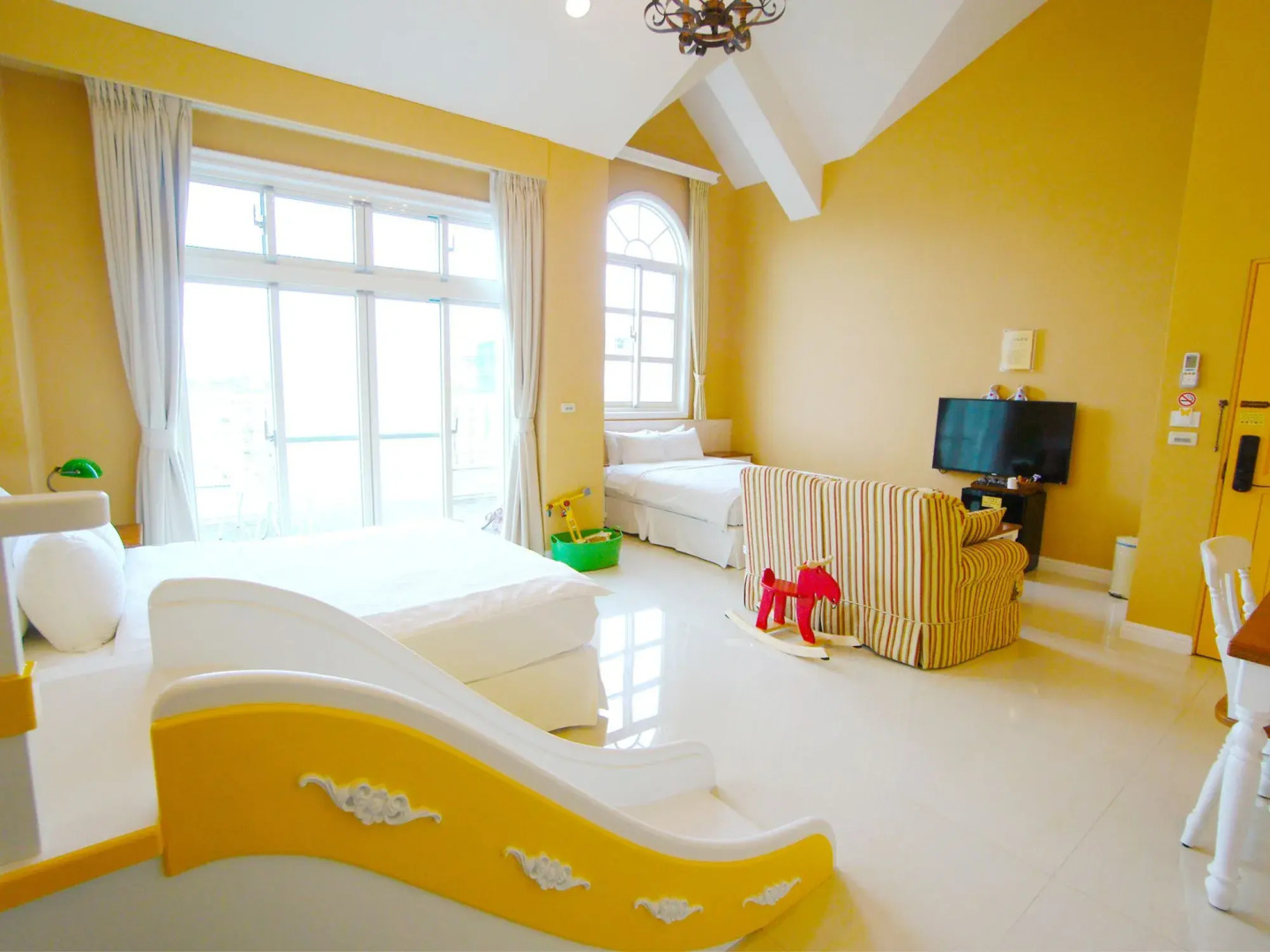 Dancing Butterfly Slide Family Inn