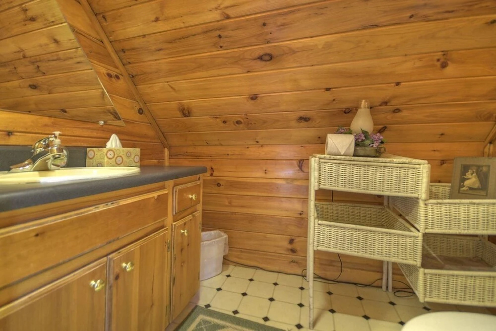 Snuggle Inn & Treehouse